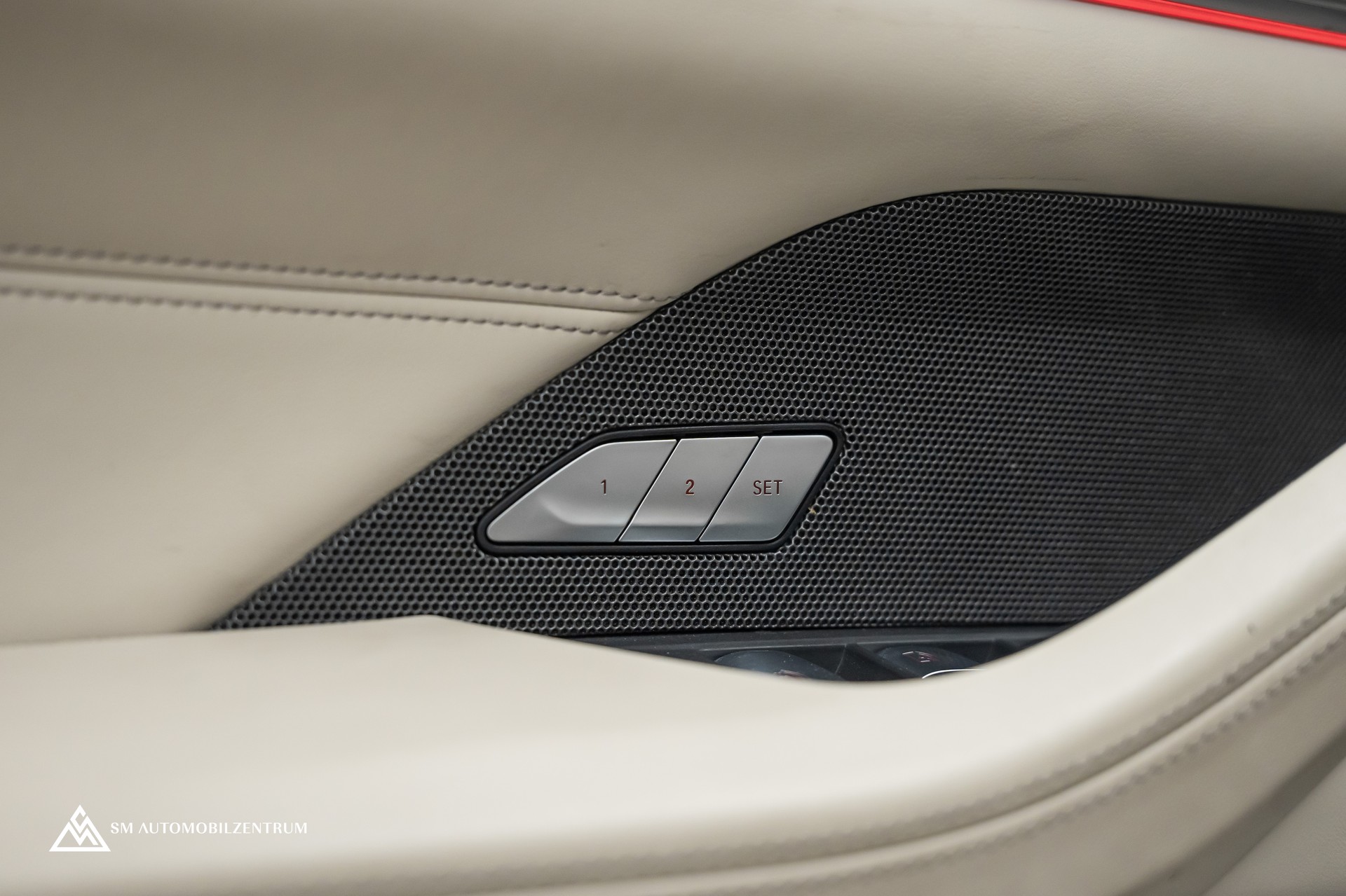 BMW M4 Competition xDrive Cabrio / Carbon / Schalensitze / Keramikbremsen-image-26