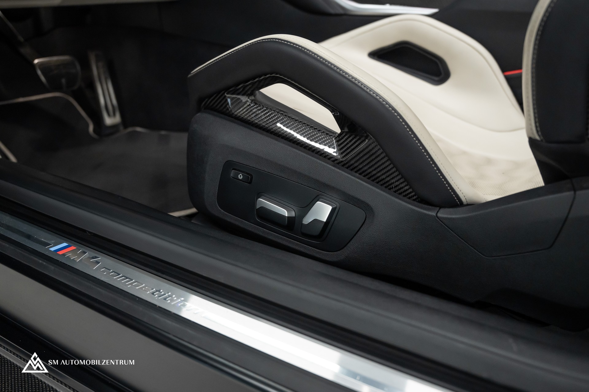 BMW M4 Competition xDrive Cabrio / Carbon / Schalensitze / Keramikbremsen-image-24