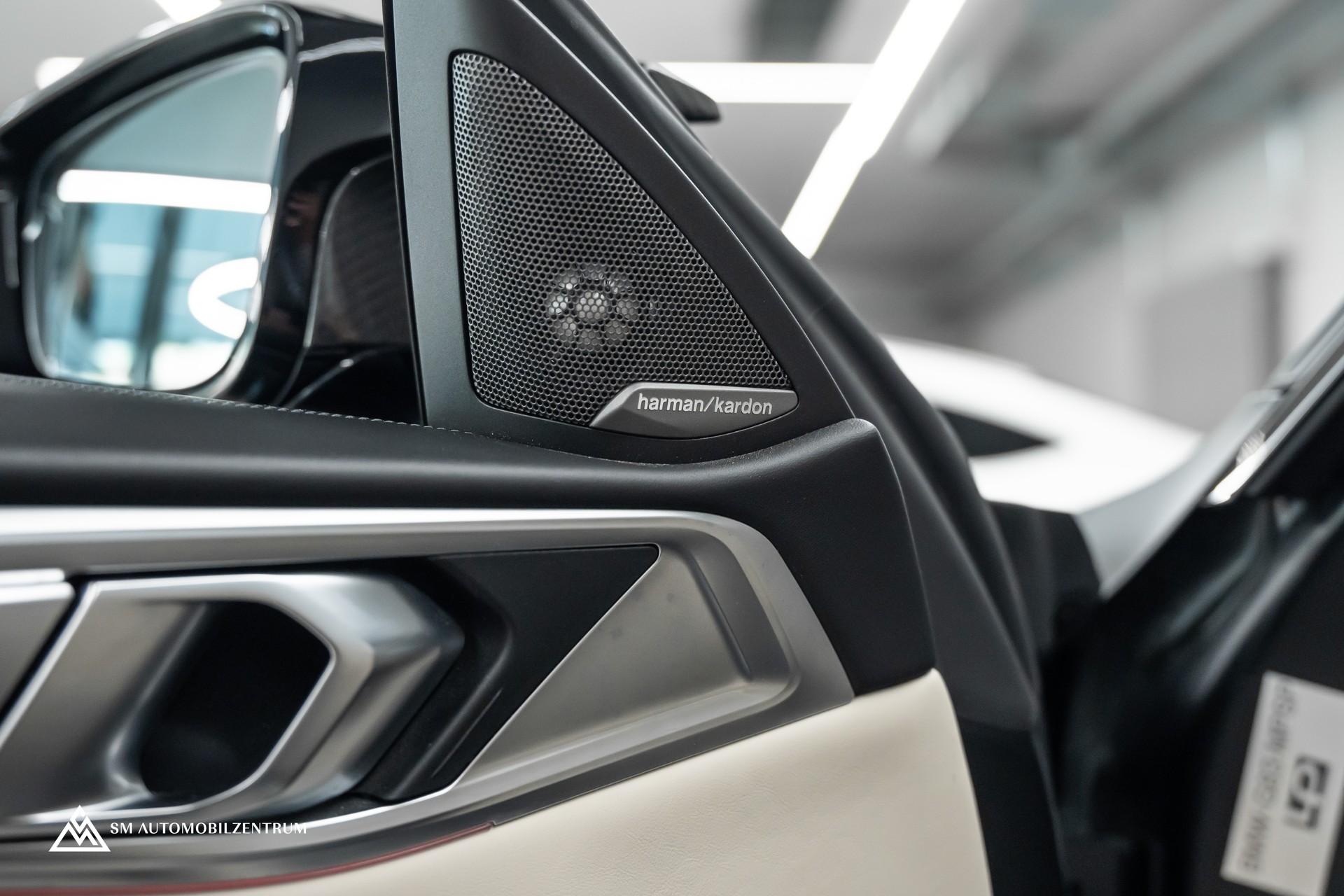 BMW M4 Competition xDrive Cabrio / Carbon / Schalensitze / Keramikbremsen-image-25