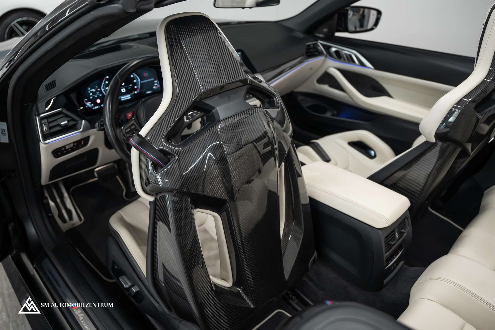 BMW M4 Competition xDrive Cabrio / Carbon / Schalensitze / Keramikbremsen-image-22