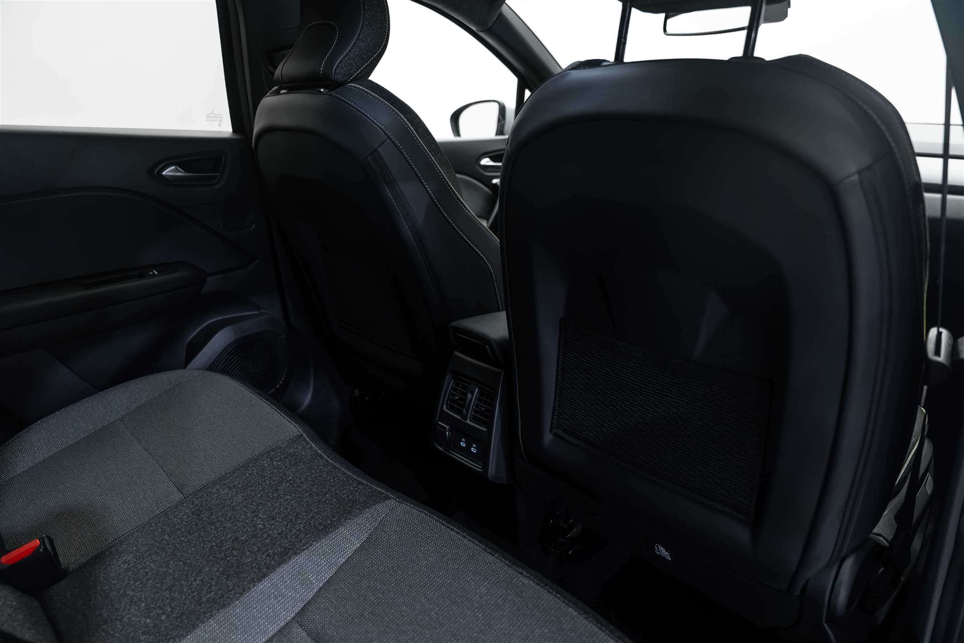 RENAULT Captur 1.8 E-Tech 160 Techno DHT-Automat-image-12