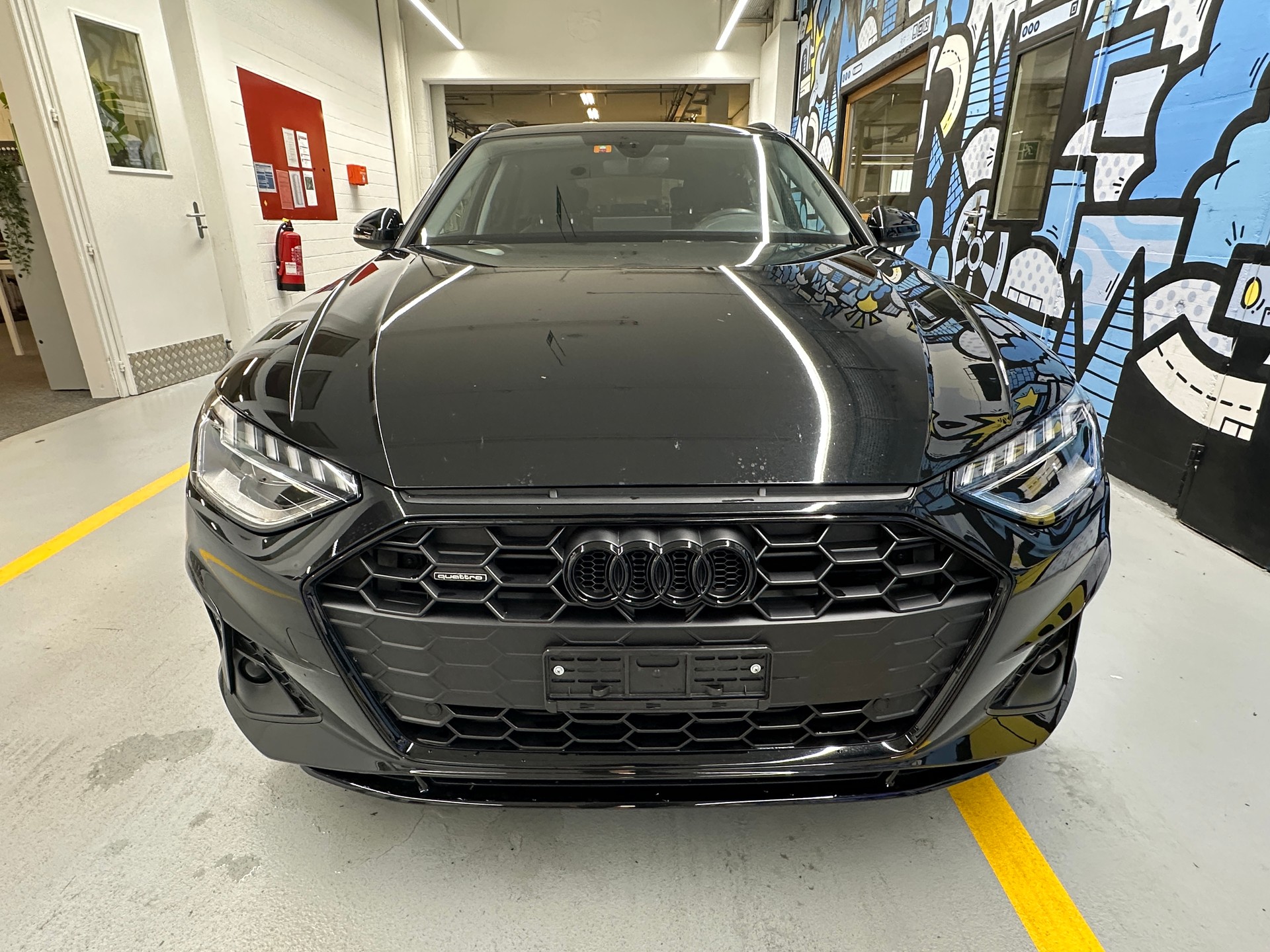 AUDI A4 Avant 40 TDI S line quattro S-tronic-image-1