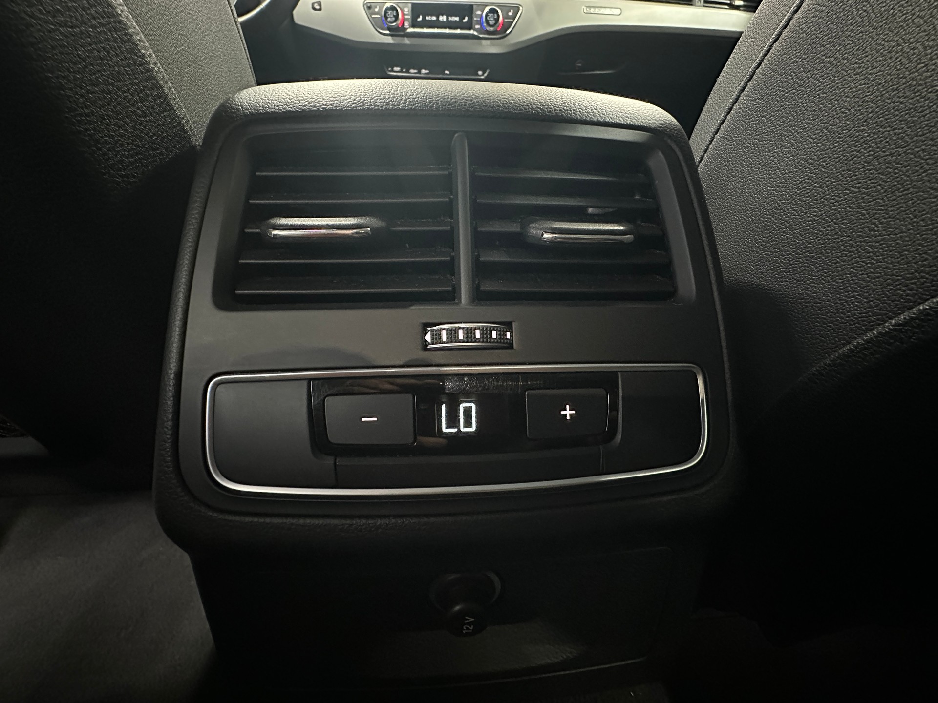 AUDI A4 Avant 40 TDI S line quattro S-tronic-image-12