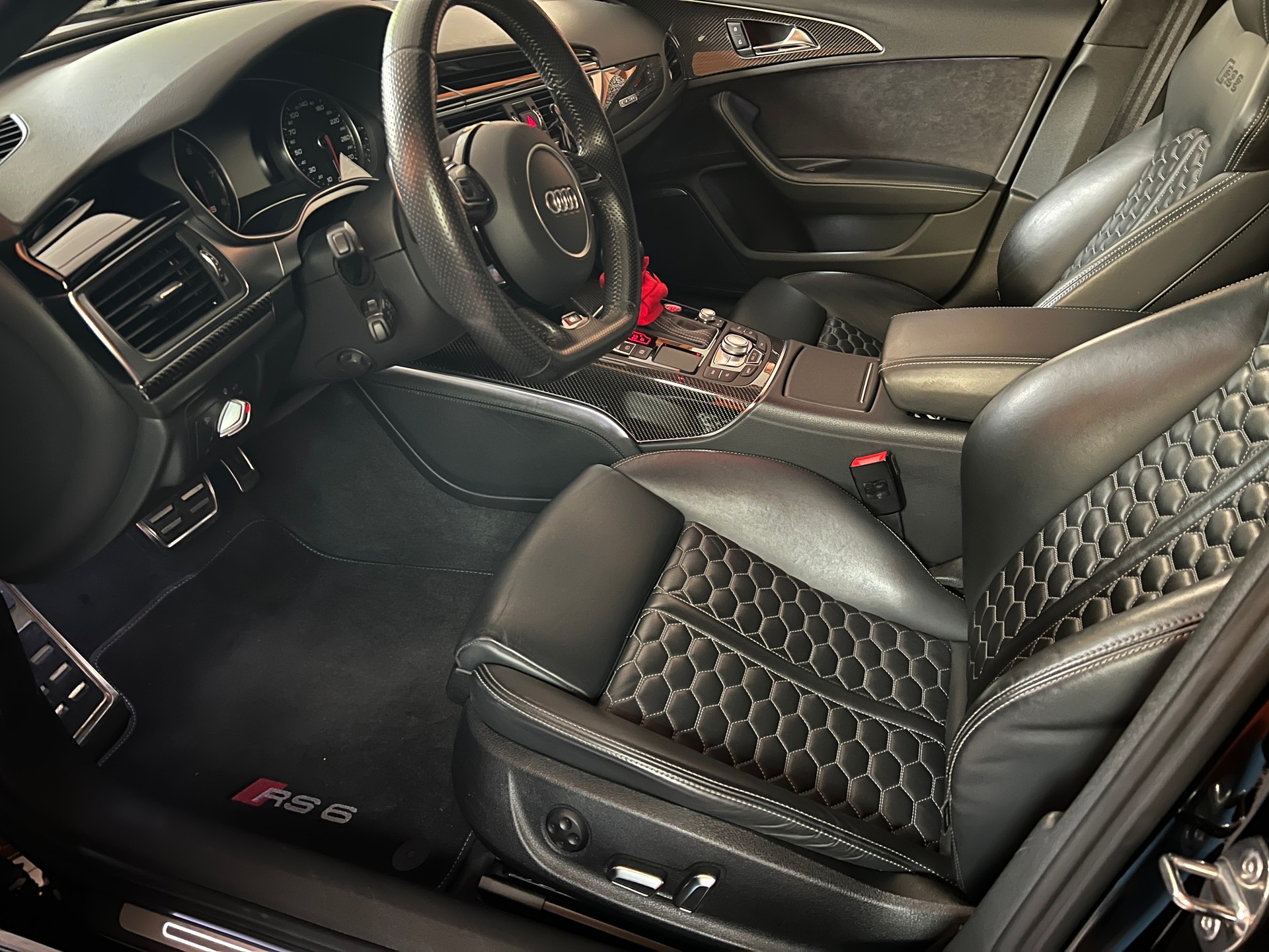 AUDI RS6-image-5