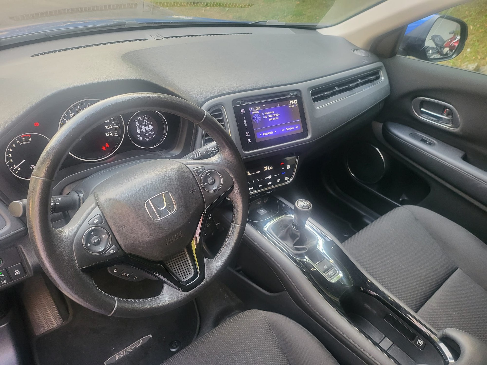 HONDA HR-V 1.5i-VTEC Elegance-image-1