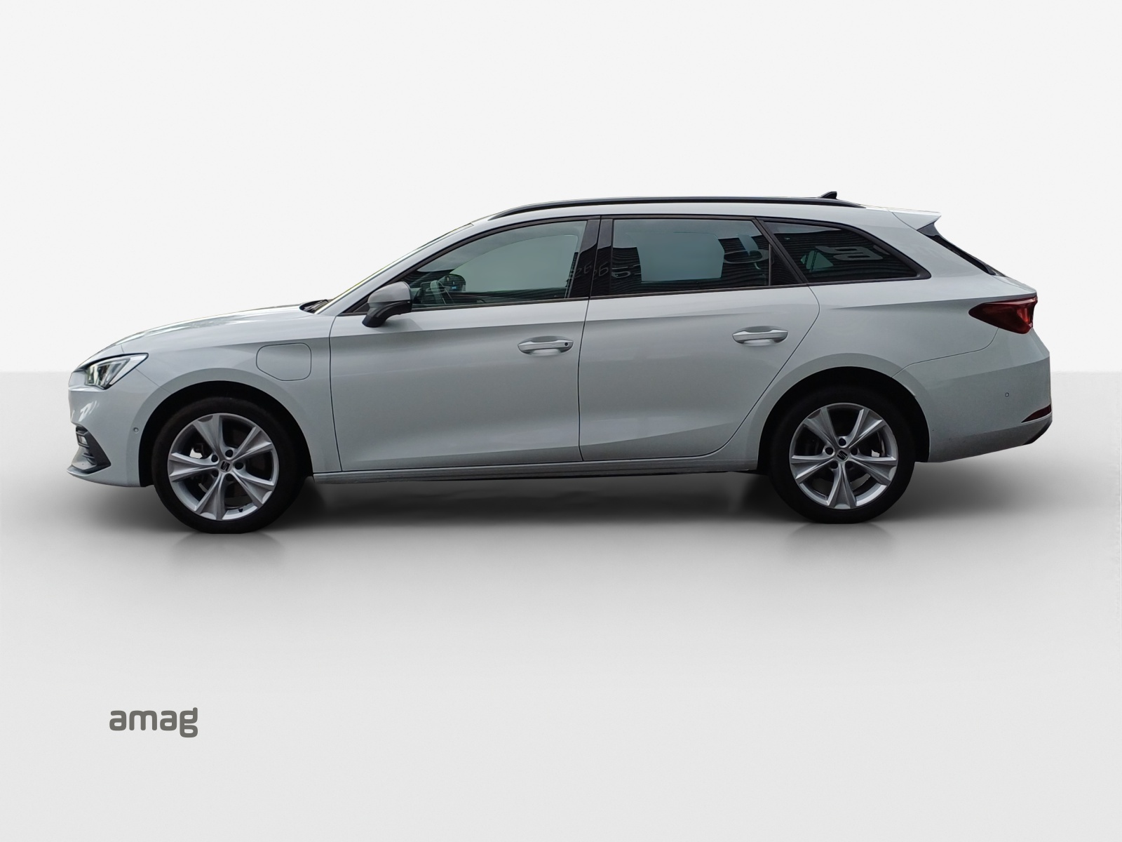 SEAT Leon ST 1.5 eHybrid pHEV DSG FR-image-1