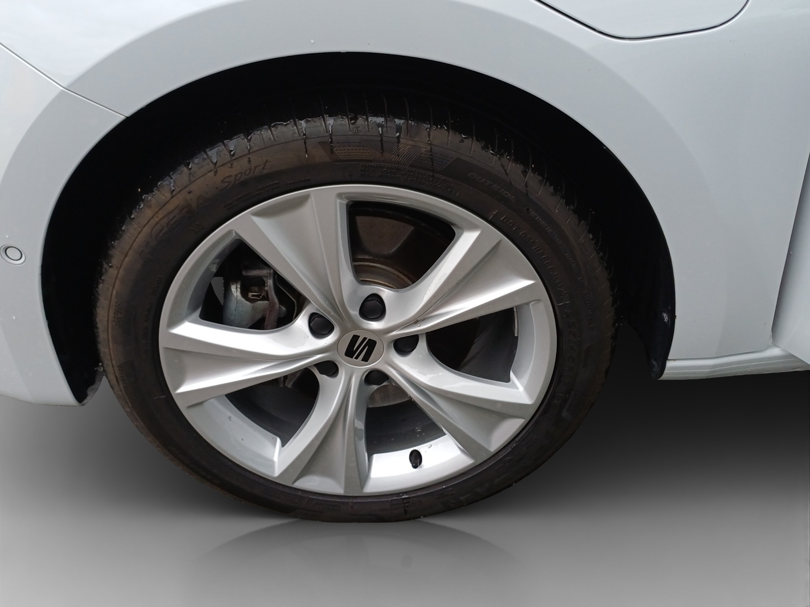 SEAT Leon ST 1.5 eHybrid pHEV DSG FR-image-14