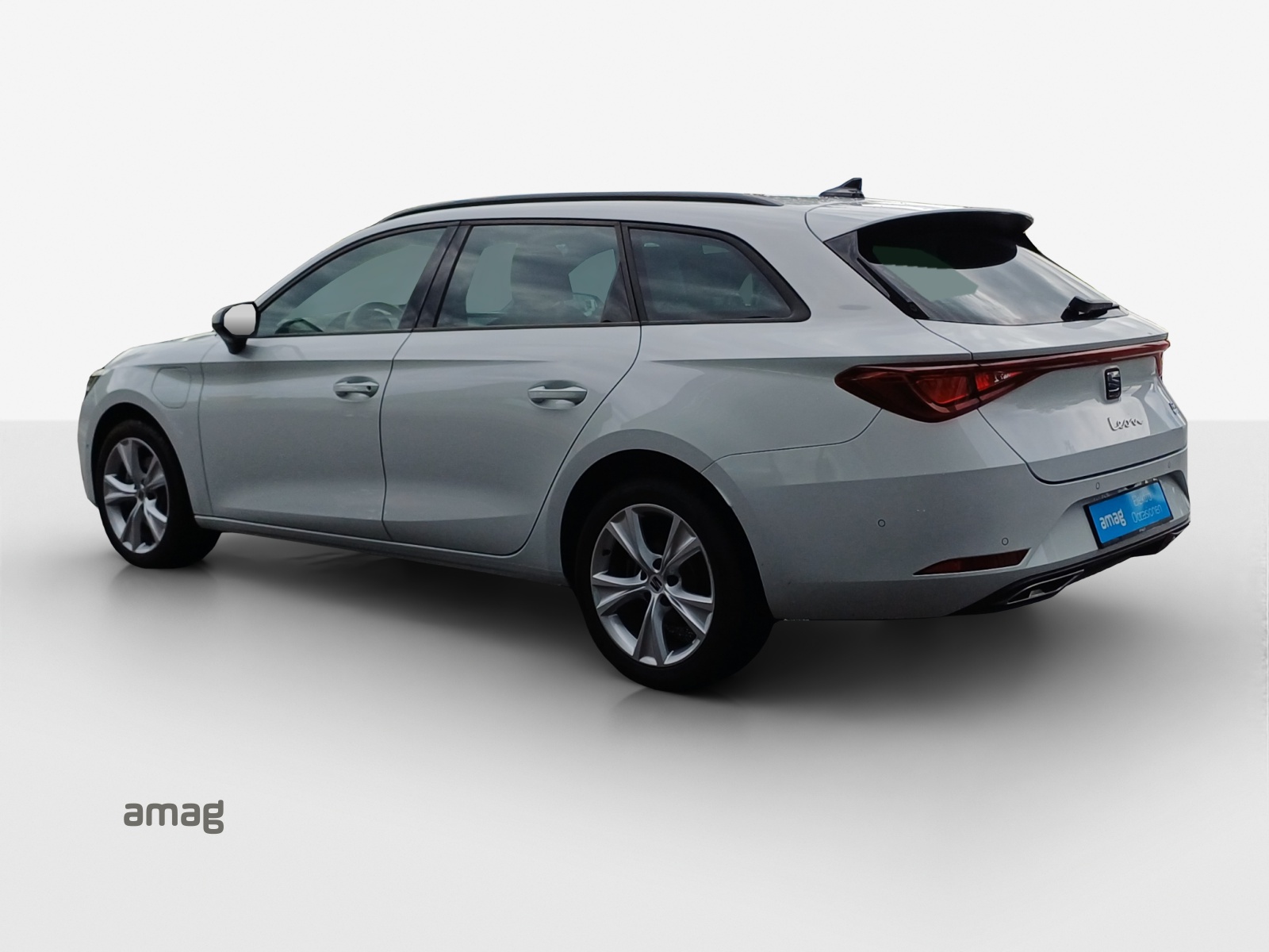 SEAT Leon ST 1.5 eHybrid pHEV DSG FR-image-2
