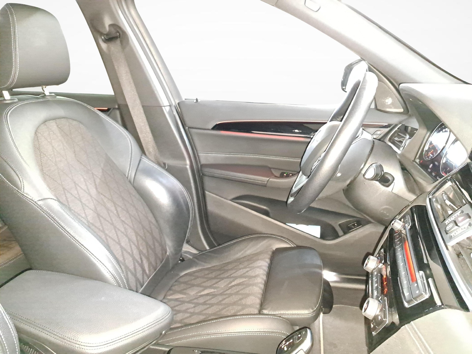 BMW X1 25d xDrive-image-8