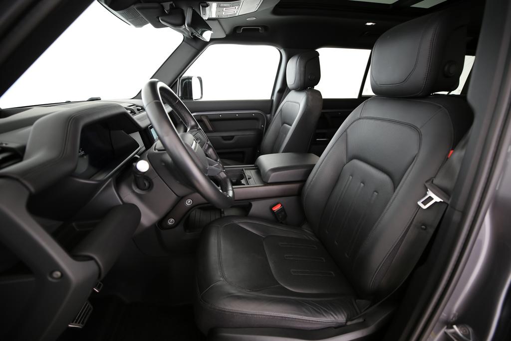 LAND ROVER Defender 110 3.0 I6 X-image-3