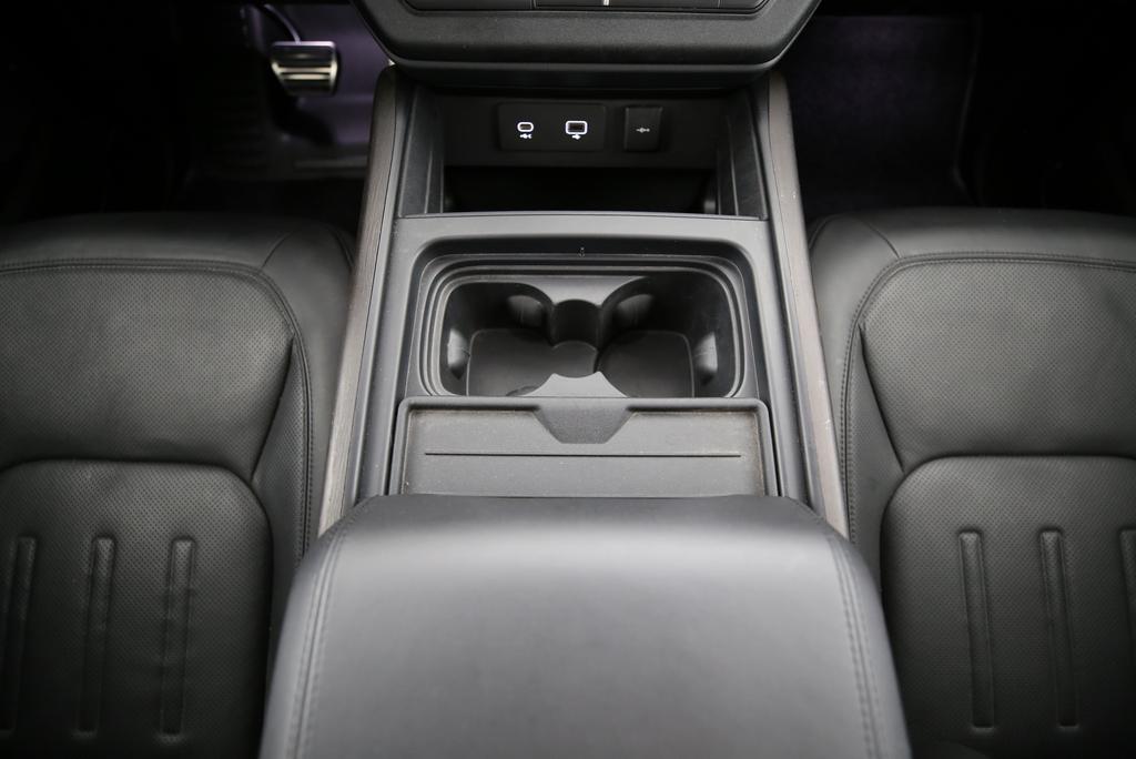 LAND ROVER Defender 110 3.0 I6 X-image-9