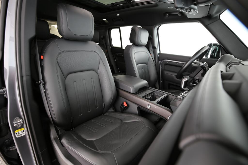 LAND ROVER Defender 110 3.0 I6 X-image-10