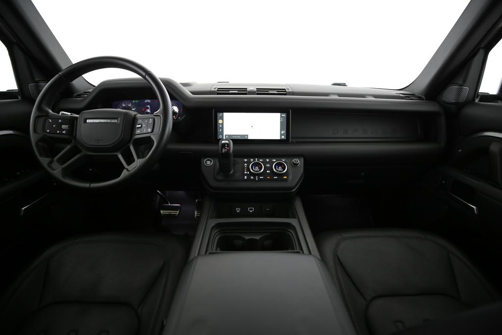 LAND ROVER Defender 110 3.0 I6 X-image-4