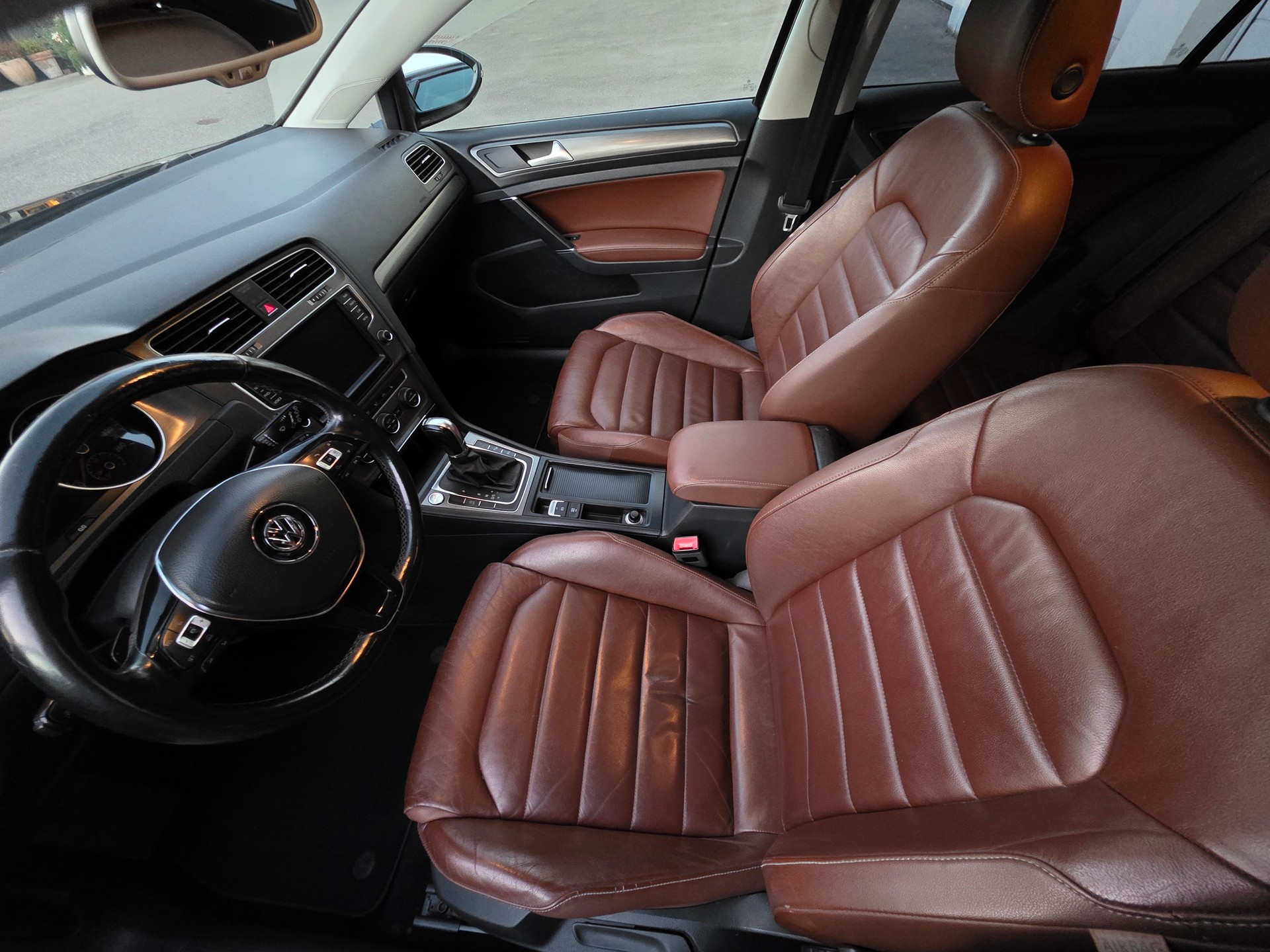 VW Golf 1.2 TSI Trendline DSG-image-14