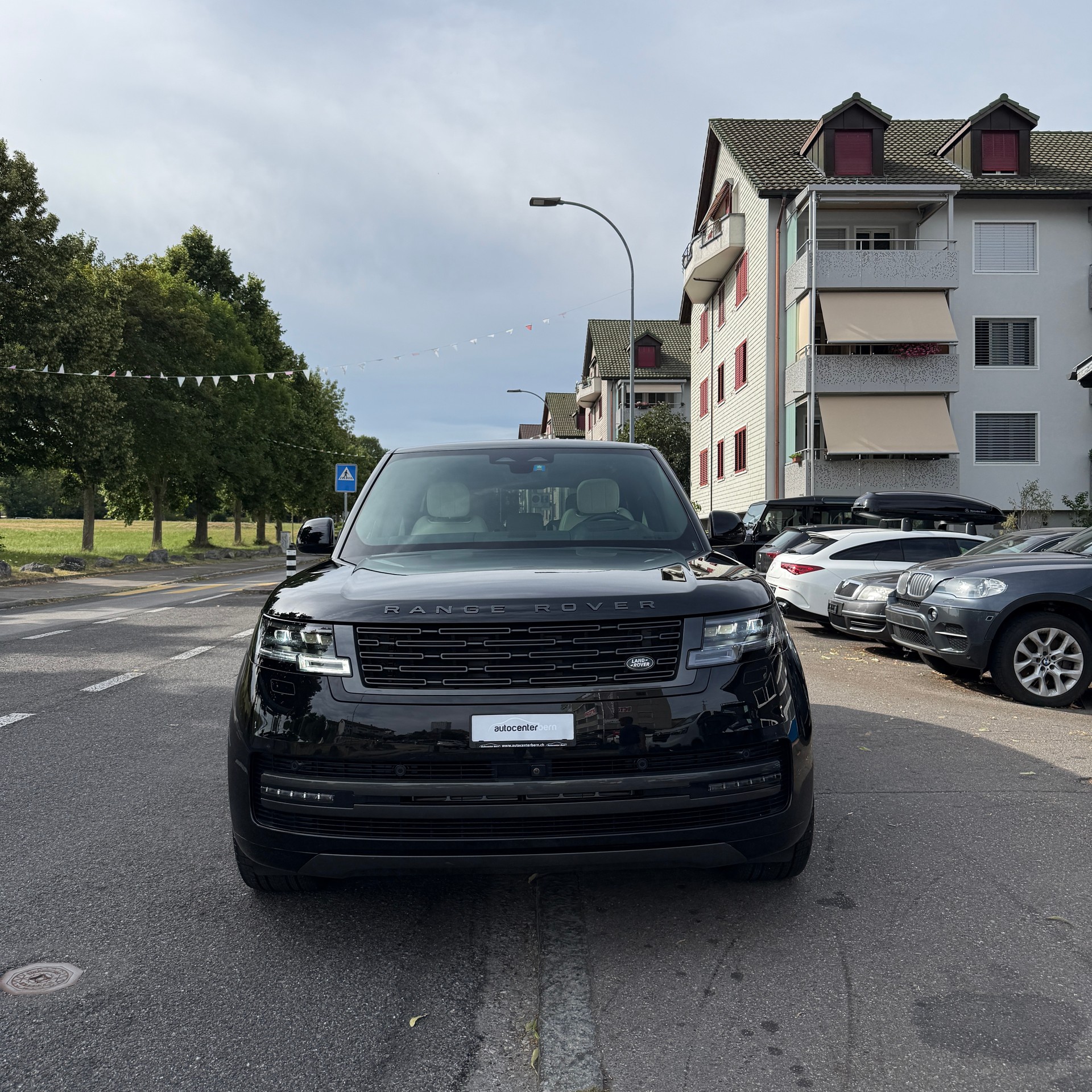 LAND ROVER Range Rover P550e Si6 PHEV SV Automatic-image-1