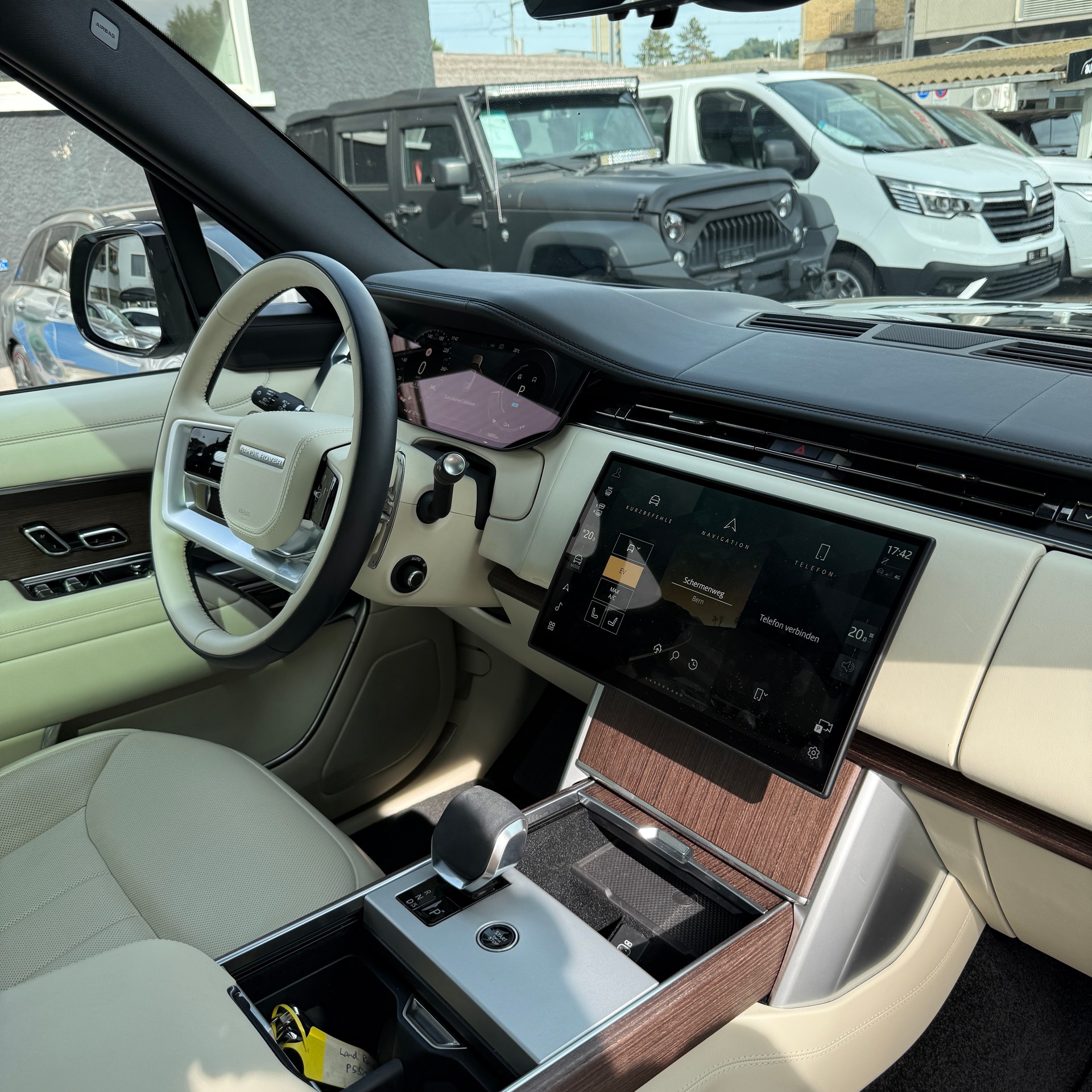 LAND ROVER Range Rover P550e Si6 PHEV SV Automatic-image-10