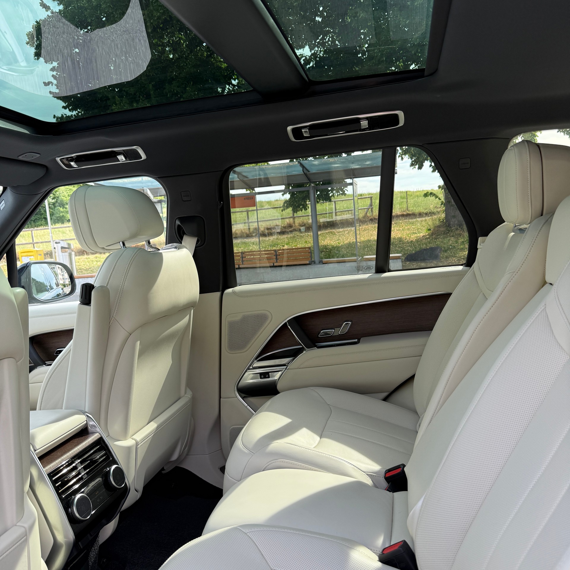 LAND ROVER Range Rover P550e Si6 PHEV SV Automatic-image-13