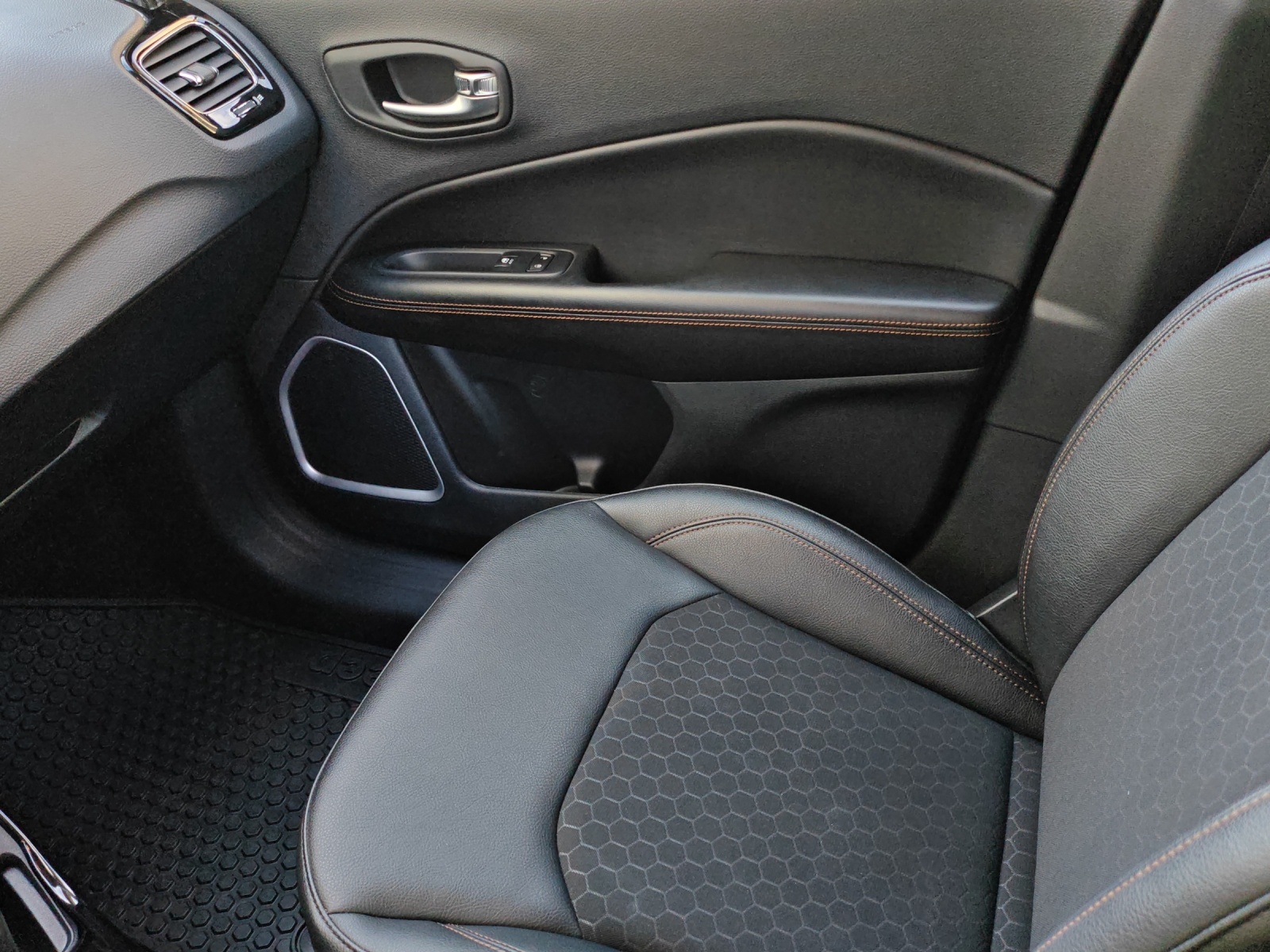 JEEP Compass 4x2 1.3 Turbo Limited DKG [Expertise du jour + Garantie 12 mois + Service & Immat. Offerts]-image-13