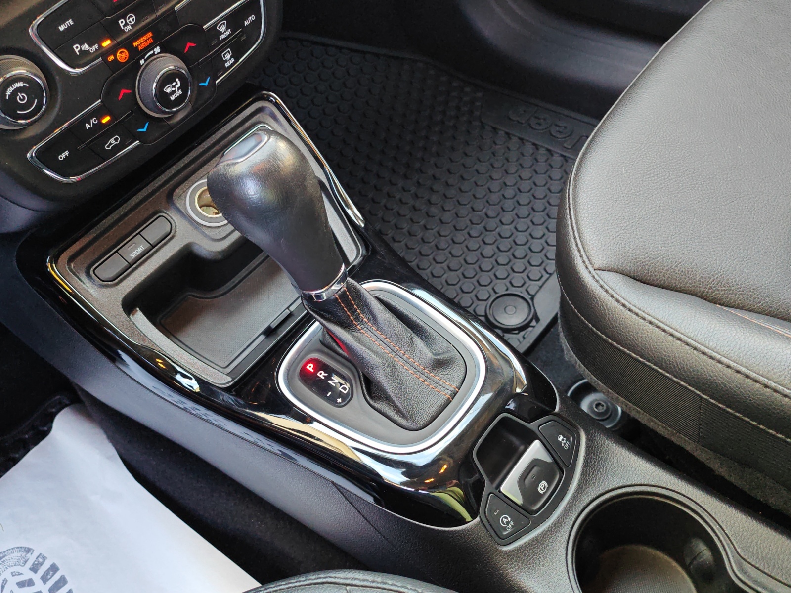 JEEP Compass 4x2 1.3 Turbo Limited DKG [Expertise du jour + Garantie 12 mois + Service & Immat. Offerts]-image-14