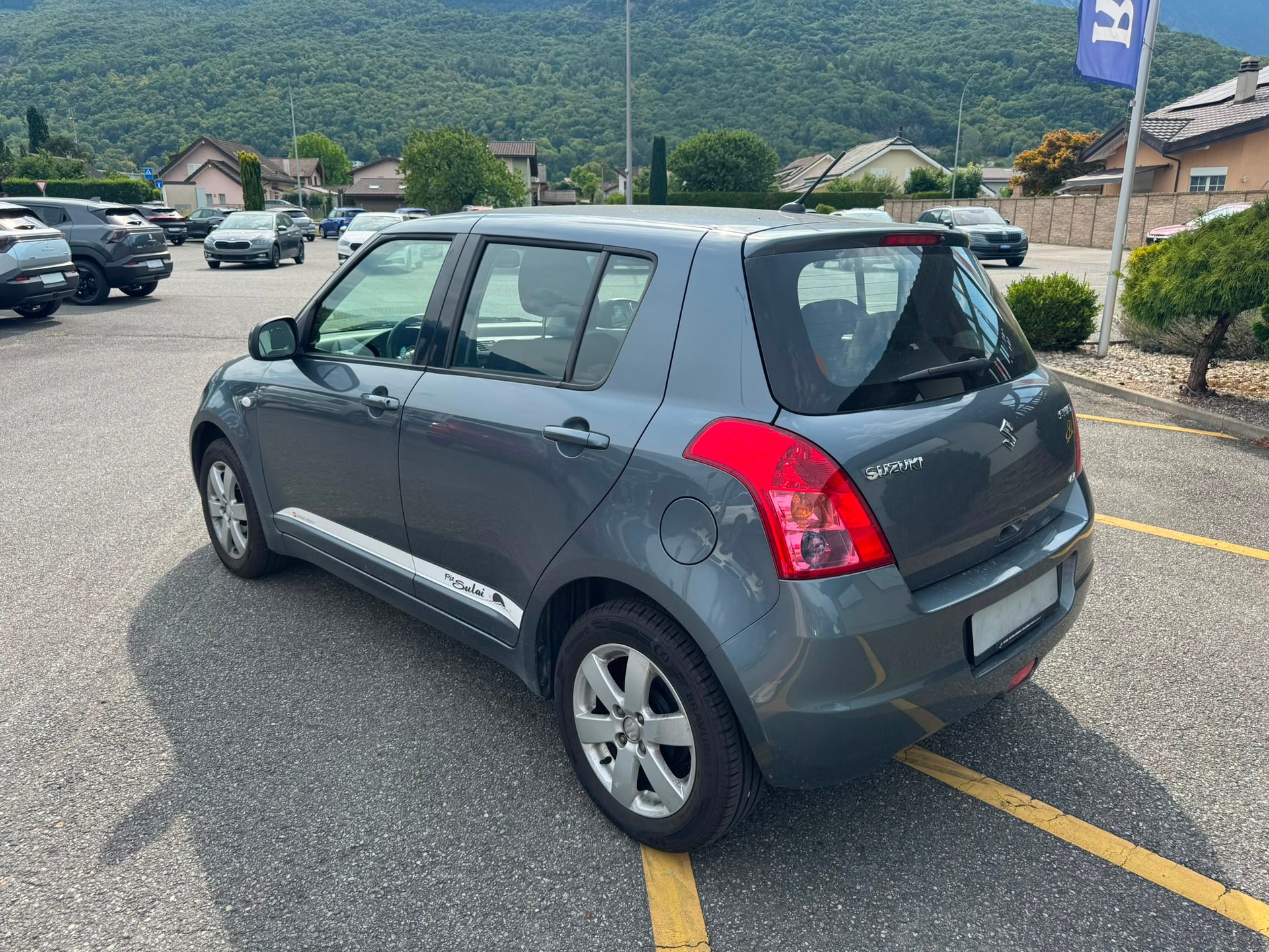 SUZUKI Swift 1.3i 16V GL Top Piz Sulai LE 4x4-image-2