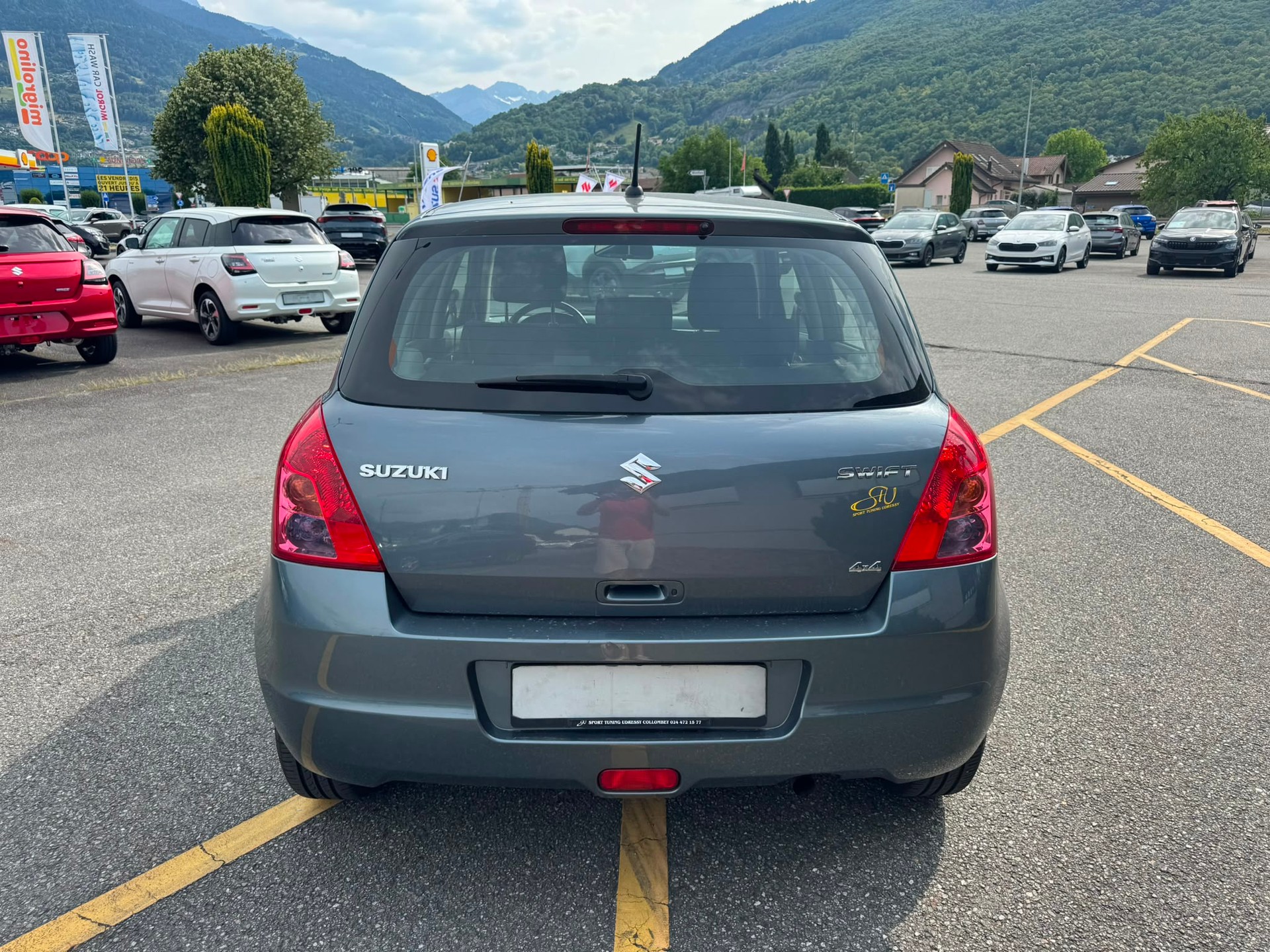 SUZUKI Swift 1.3i 16V GL Top Piz Sulai LE 4x4-image-3
