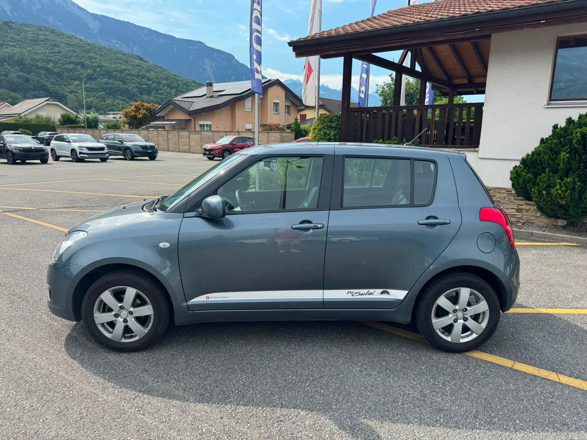 SUZUKI Swift 1.3i 16V GL Top Piz Sulai LE 4x4-image-1