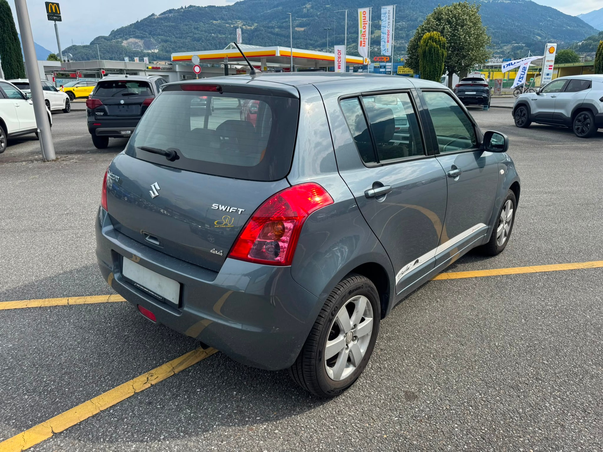 SUZUKI Swift 1.3i 16V GL Top Piz Sulai LE 4x4-image-4
