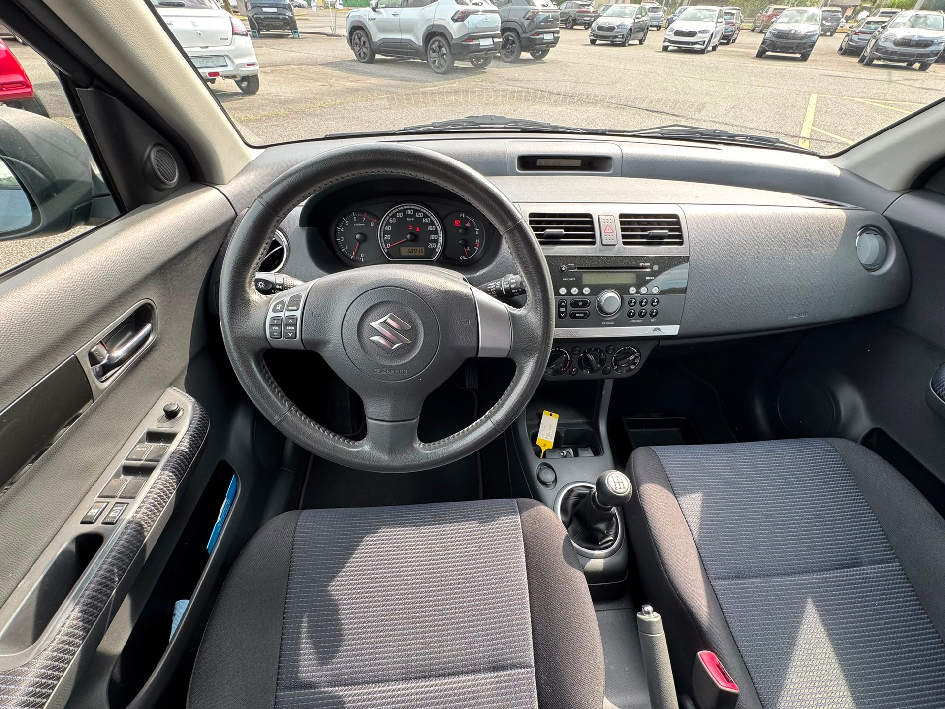 SUZUKI Swift 1.3i 16V GL Top Piz Sulai LE 4x4-image-9