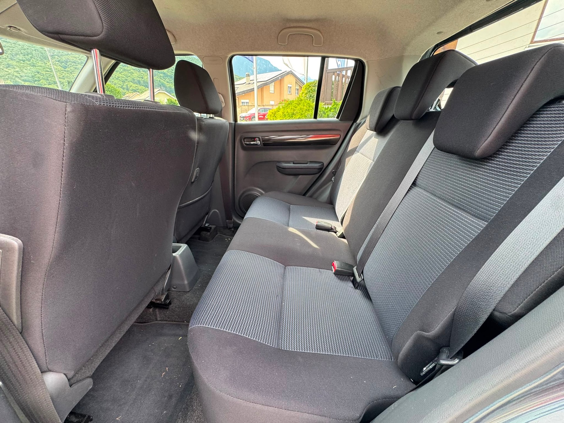 SUZUKI Swift 1.3i 16V GL Top Piz Sulai LE 4x4-image-11