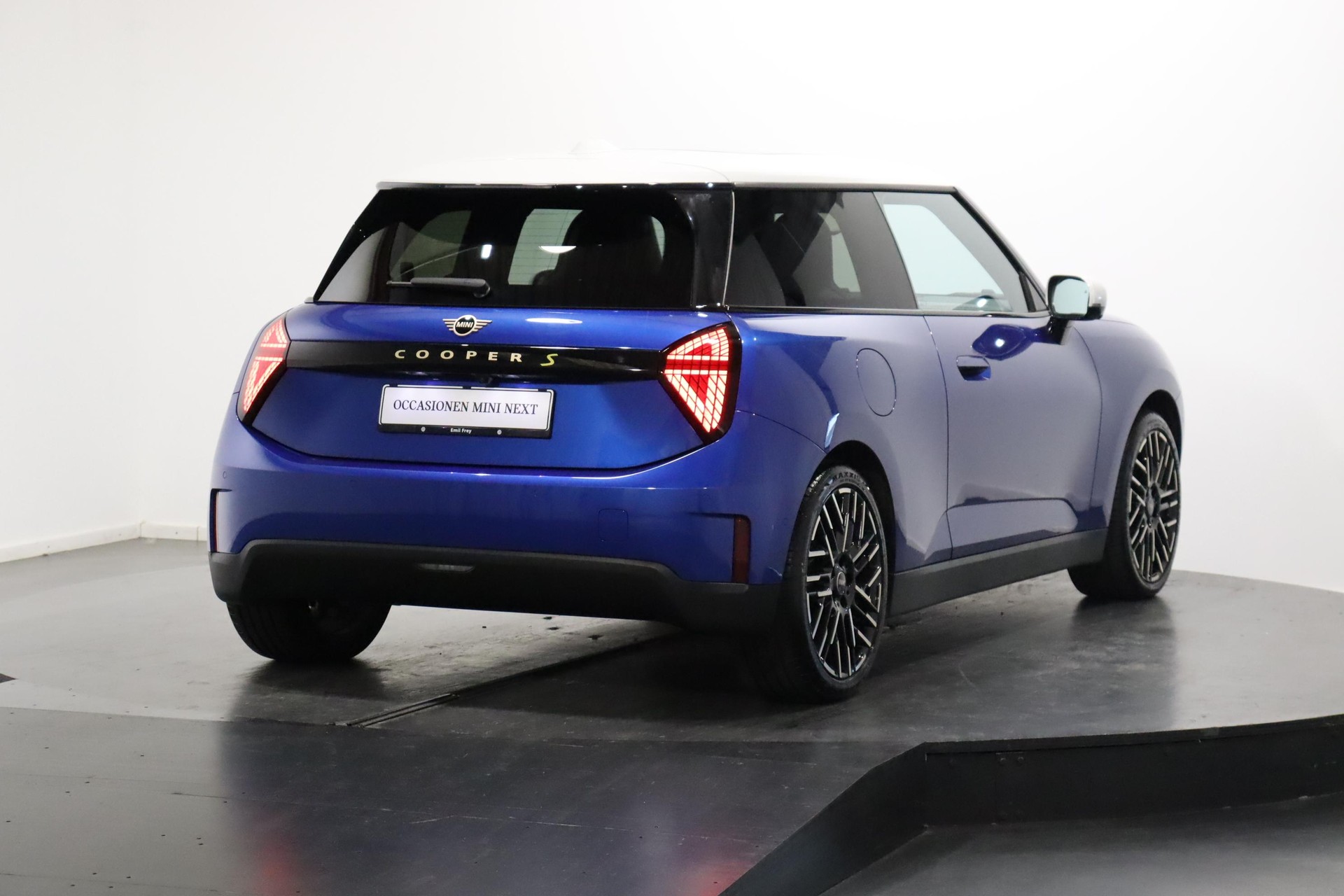 MINI J01 Cooper SE-image-2