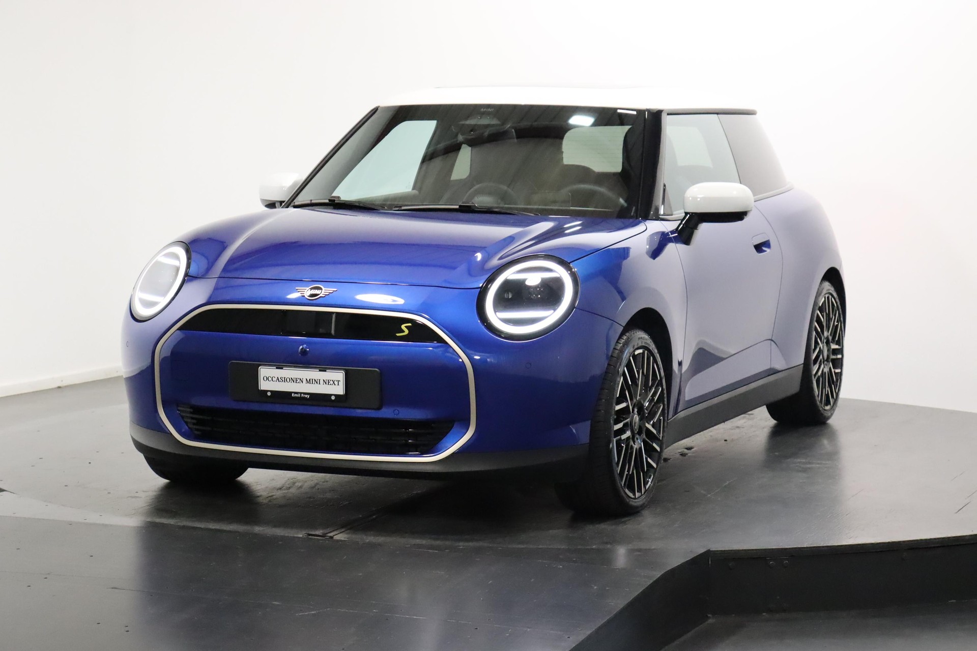 MINI J01 Cooper SE-image-0