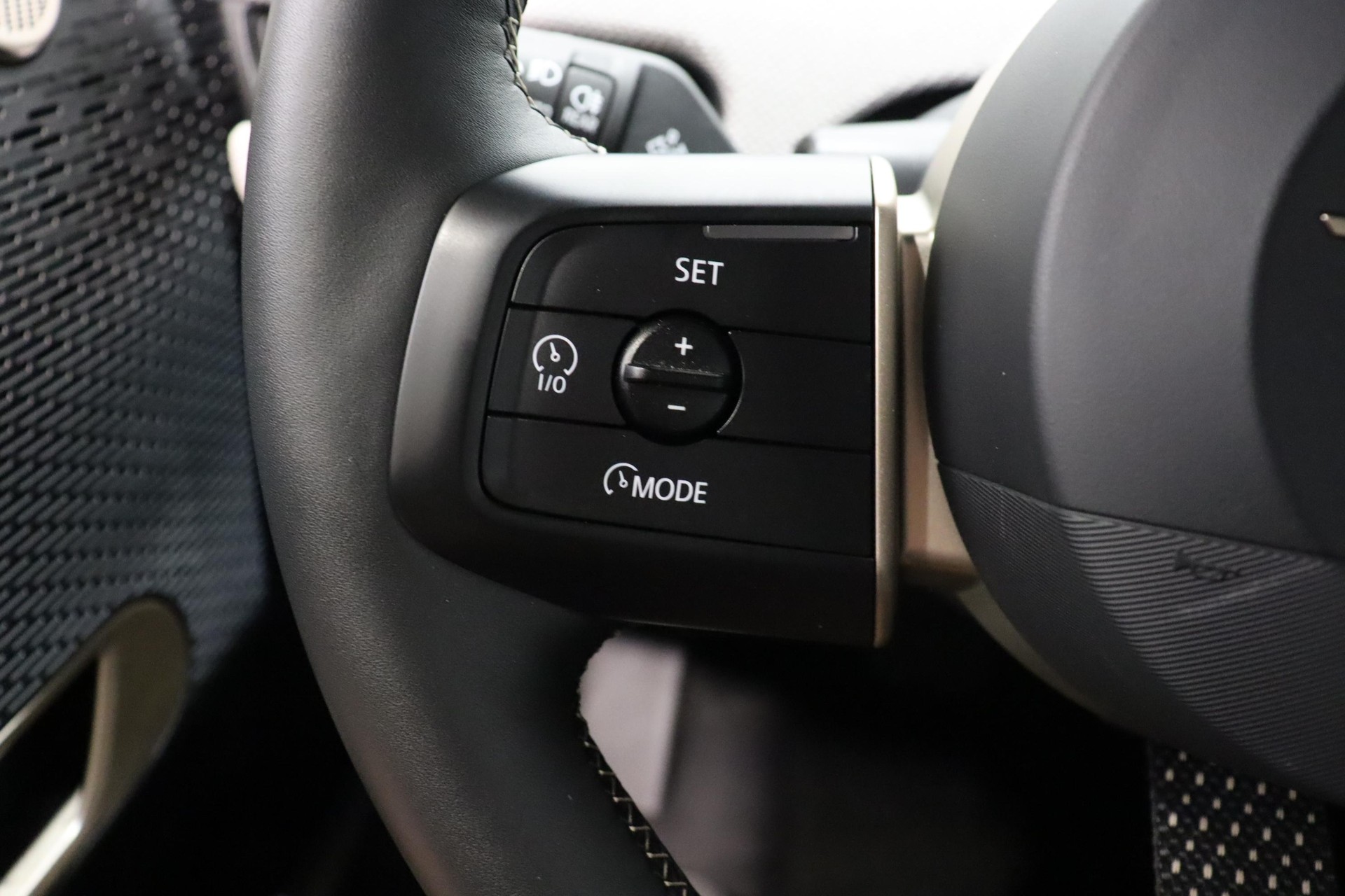 MINI J01 Cooper SE-image-18