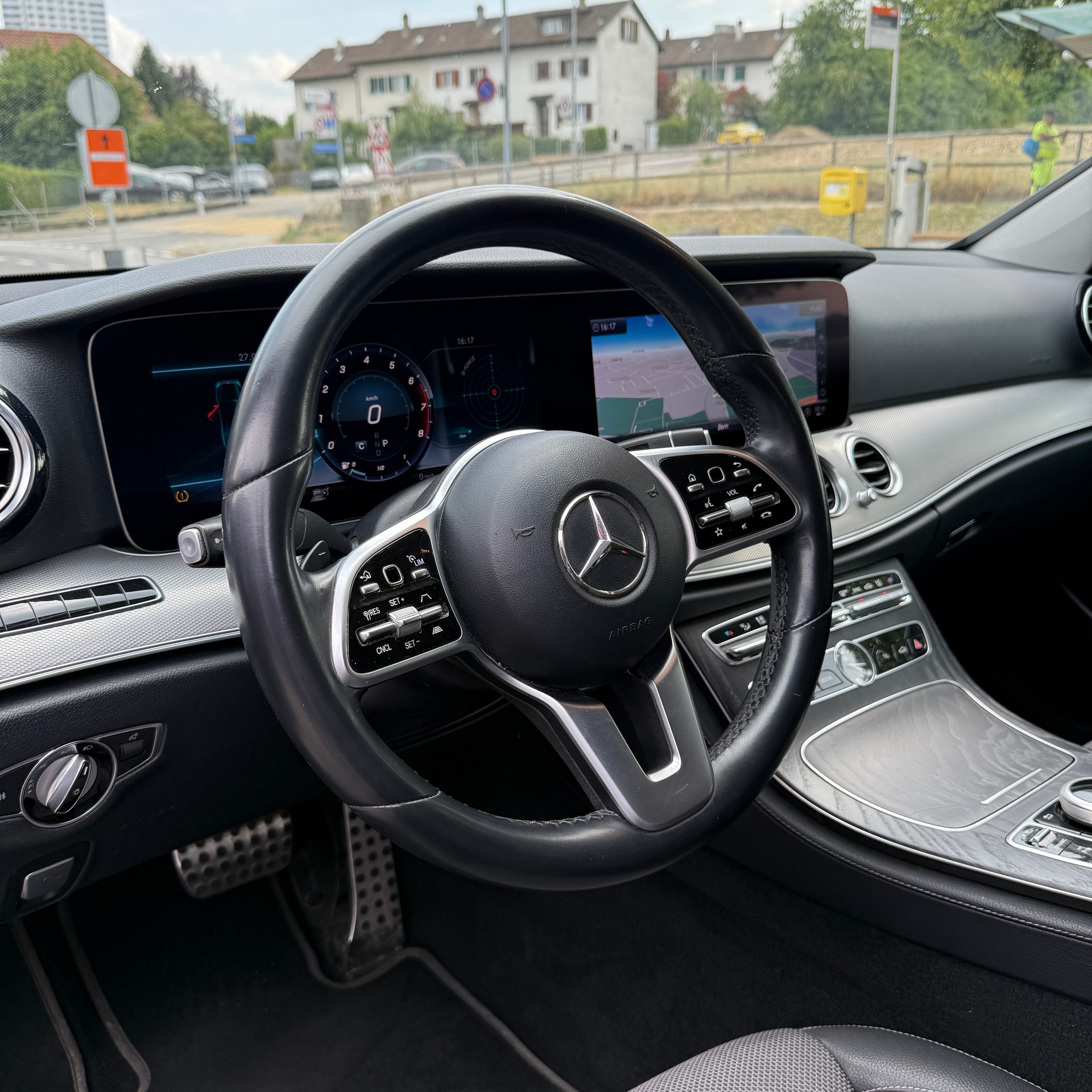 MERCEDES-BENZ E 200 AMG 63s Optik 9G-Tronic-image-9