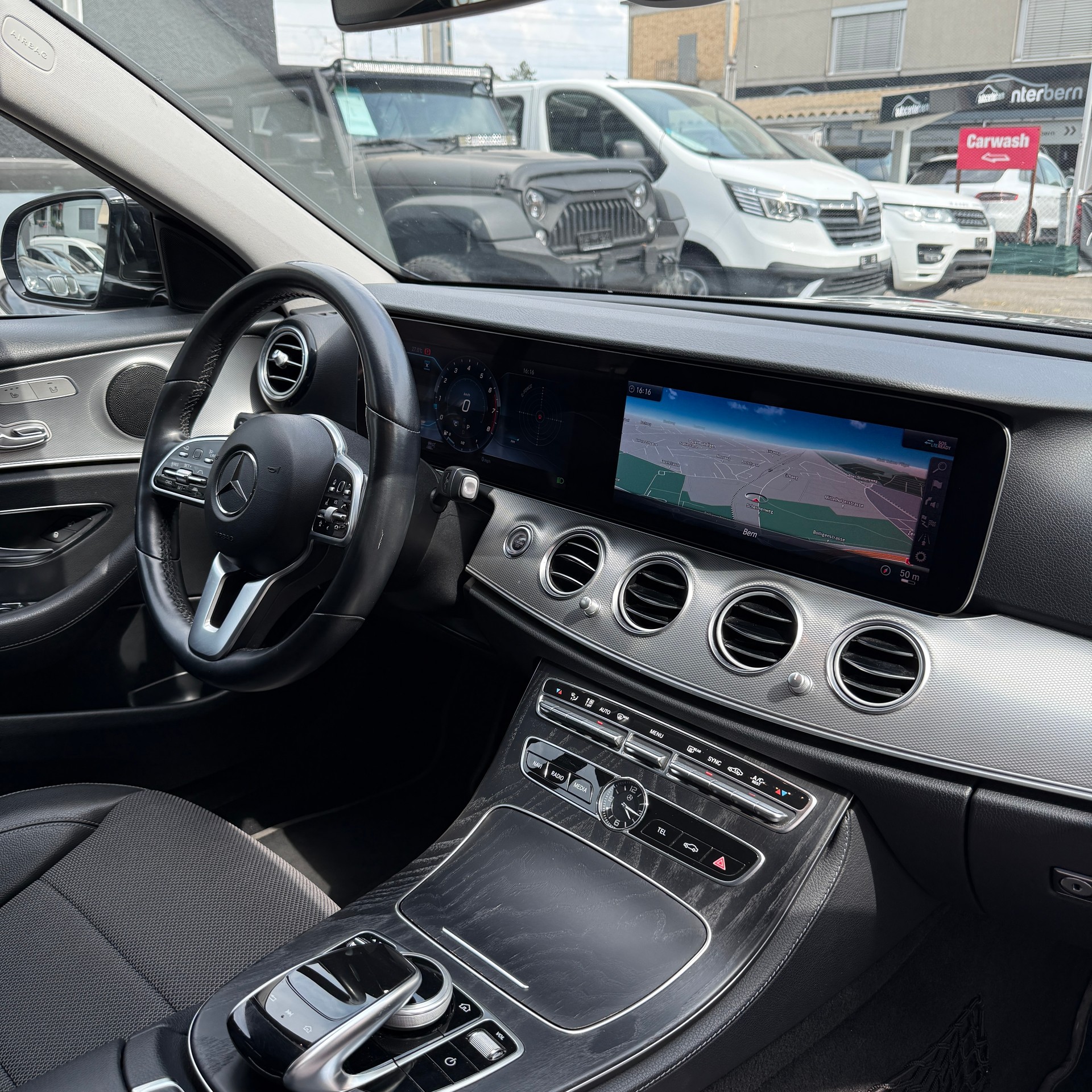MERCEDES-BENZ E 200 AMG 63s Optik 9G-Tronic-image-12