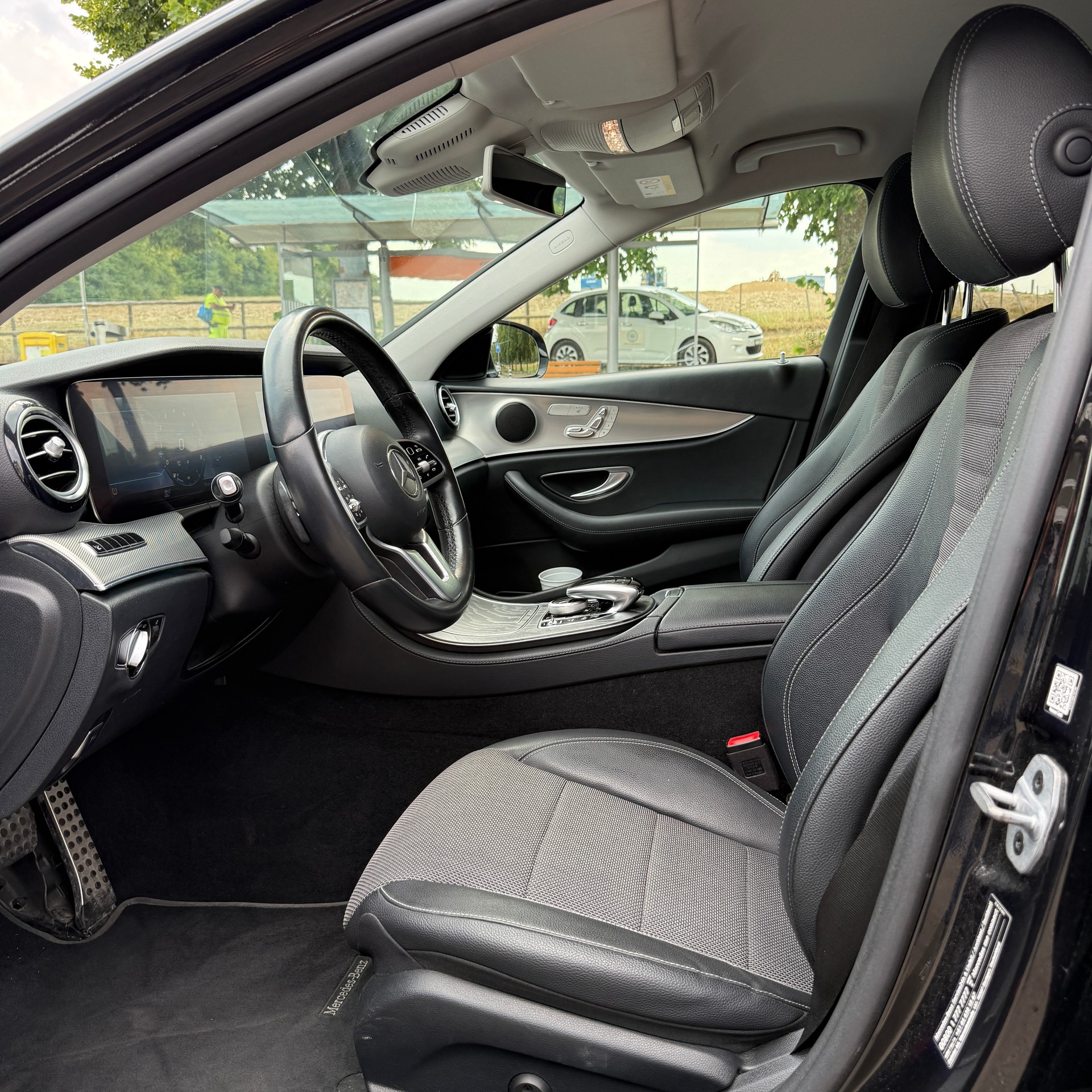 MERCEDES-BENZ E 200 AMG 63s Optik 9G-Tronic-image-8