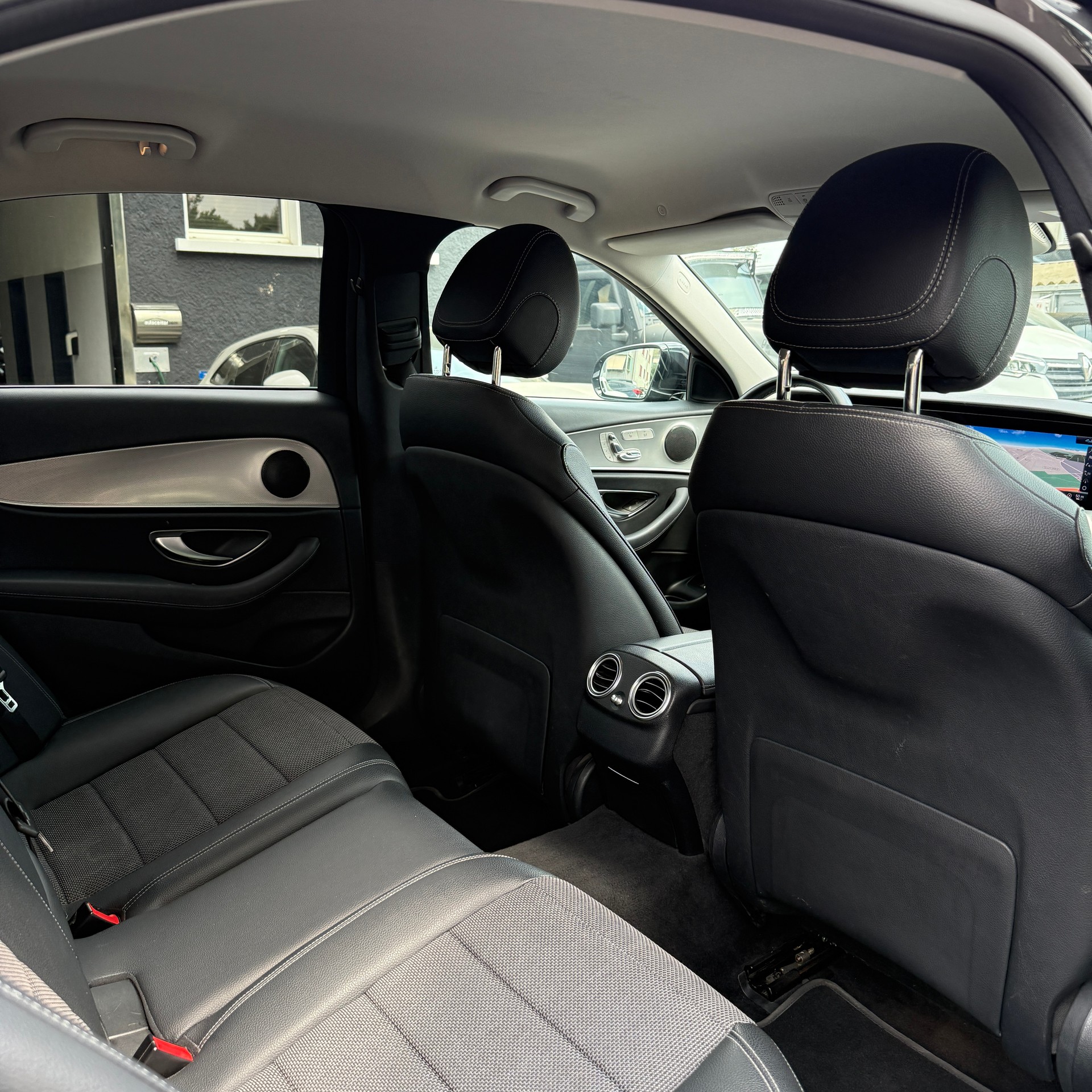 MERCEDES-BENZ E 200 AMG 63s Optik 9G-Tronic-image-15