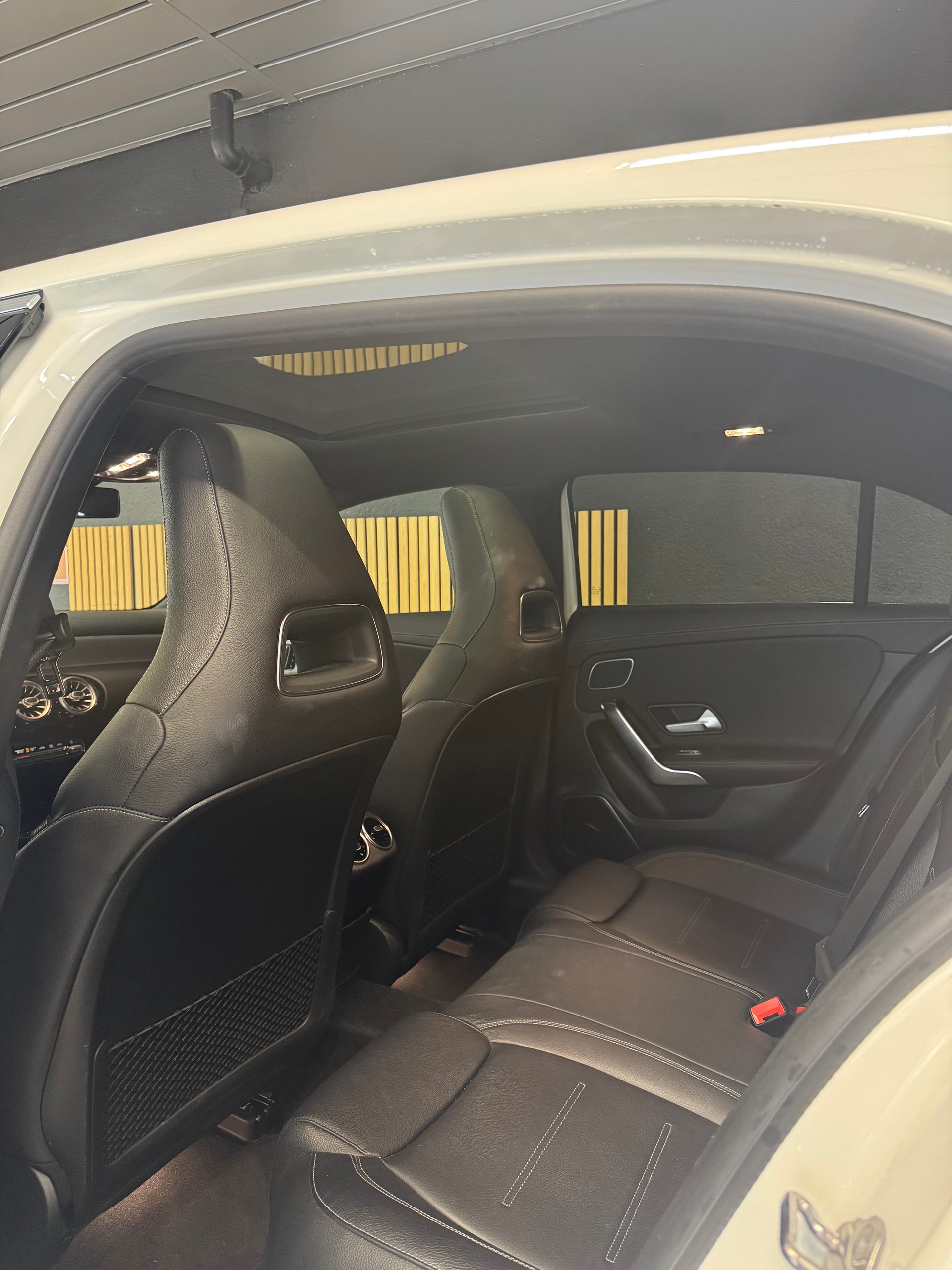 MERCEDES-BENZ A 200 AMG Line 7G-DCT-image-8