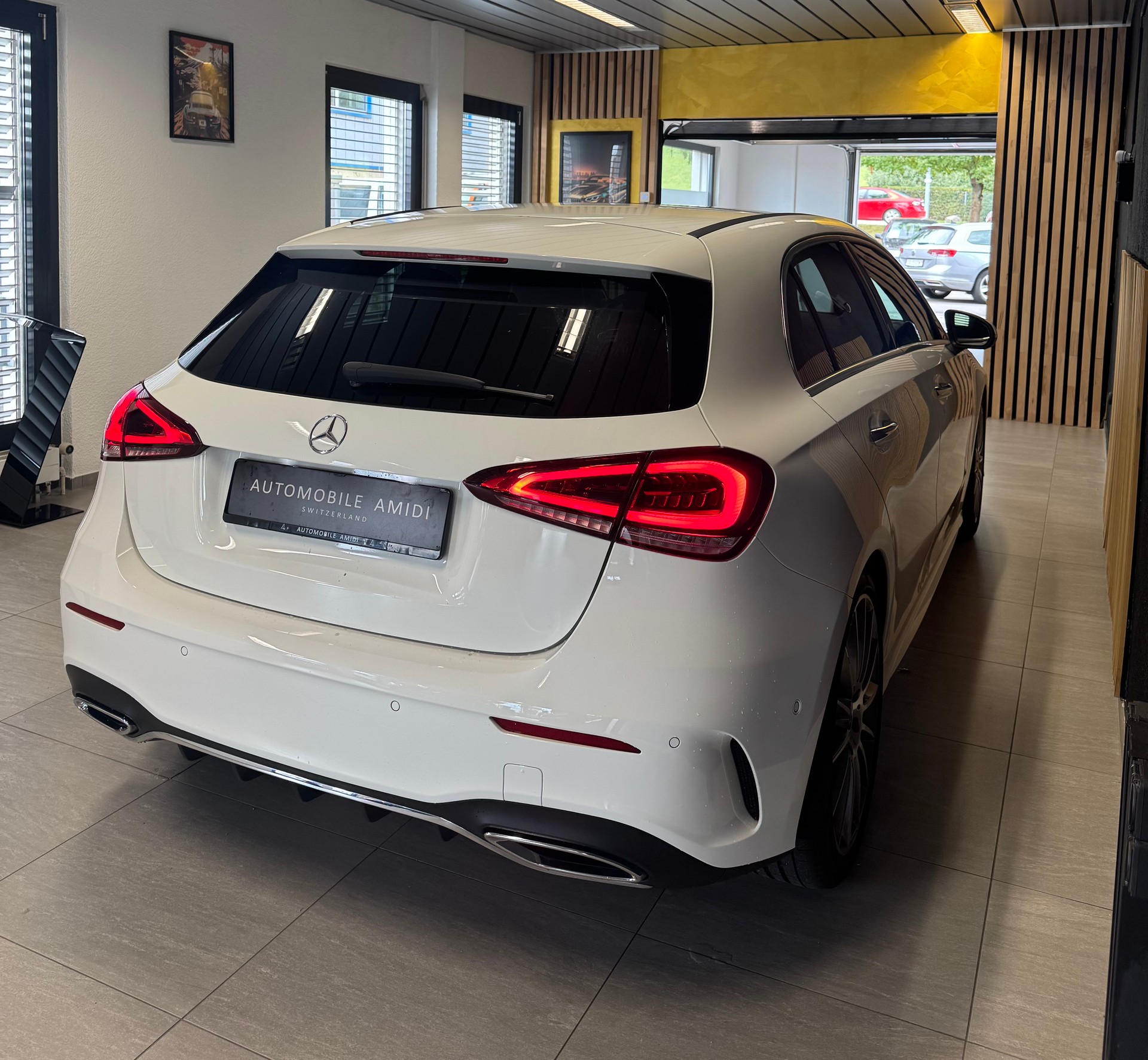 MERCEDES-BENZ A 200 AMG Line 7G-DCT-image-4