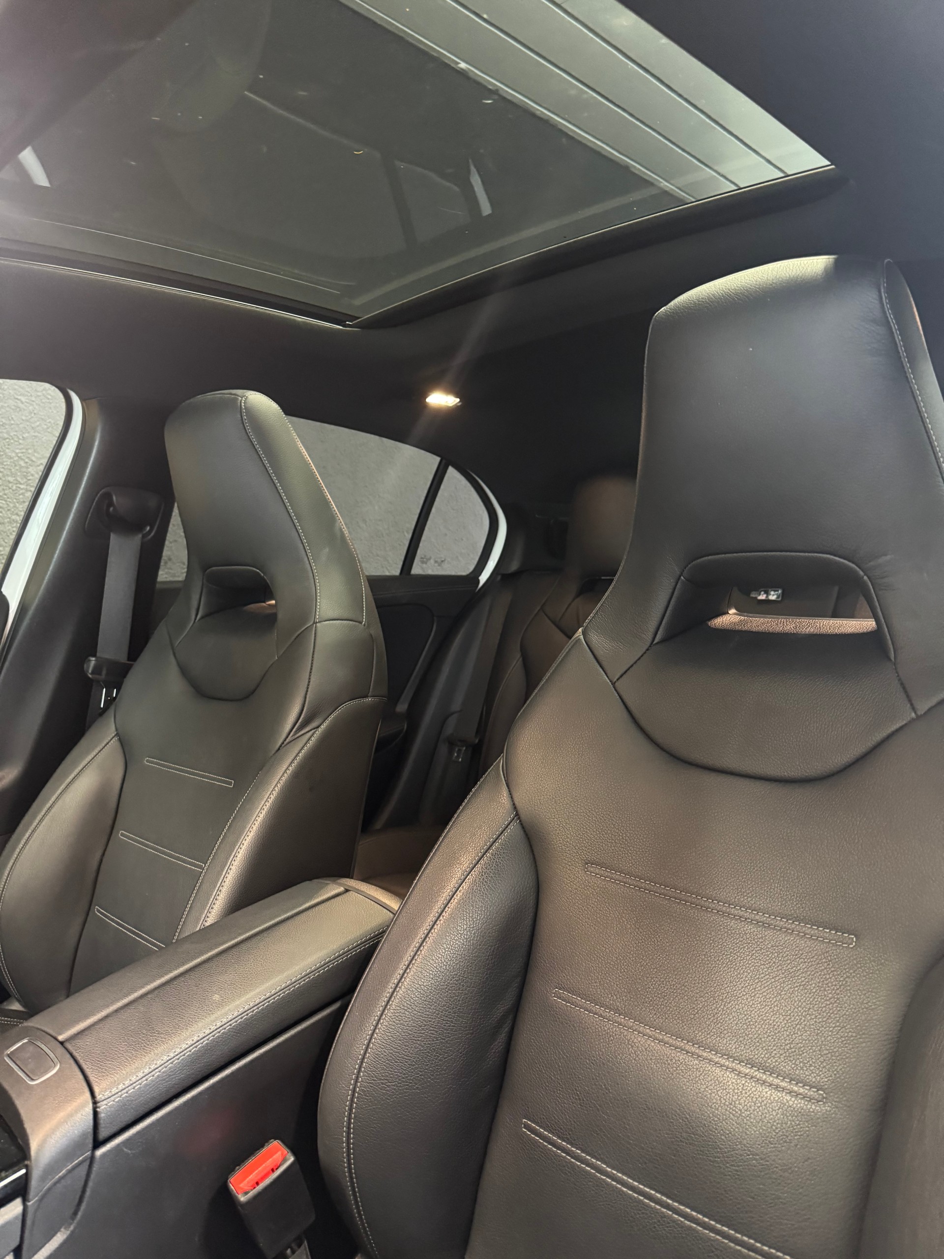 MERCEDES-BENZ A 200 AMG Line 7G-DCT-image-10