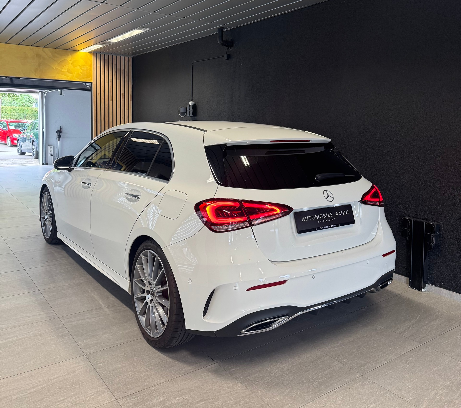 MERCEDES-BENZ A 200 AMG Line 7G-DCT-image-2