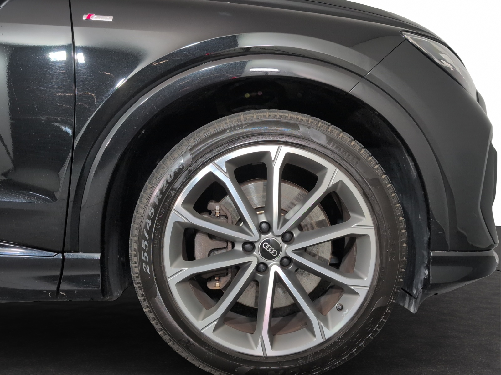 AUDI Q4 e-tron 50 quattro-image-4