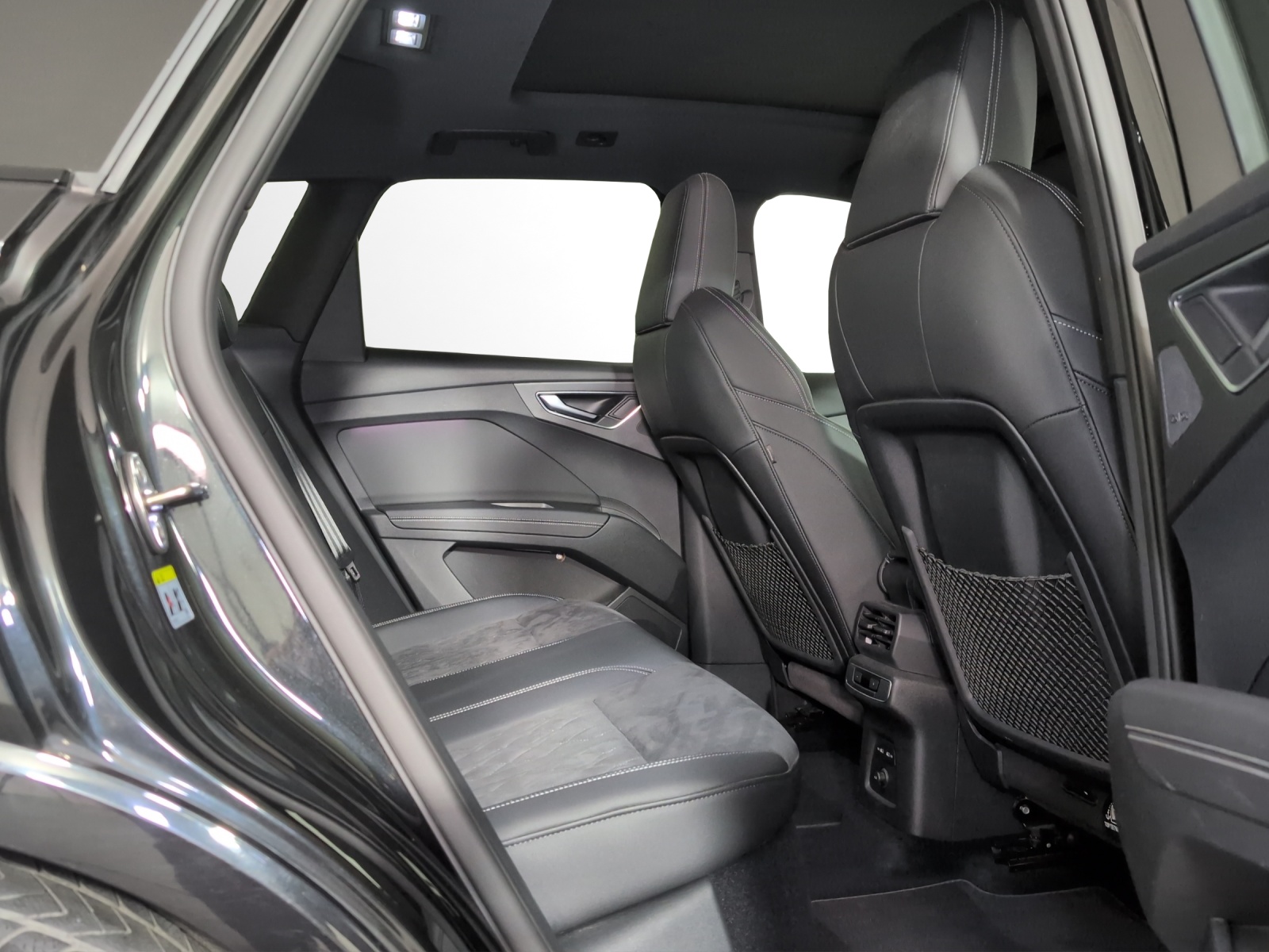 AUDI Q4 e-tron 50 quattro-image-8