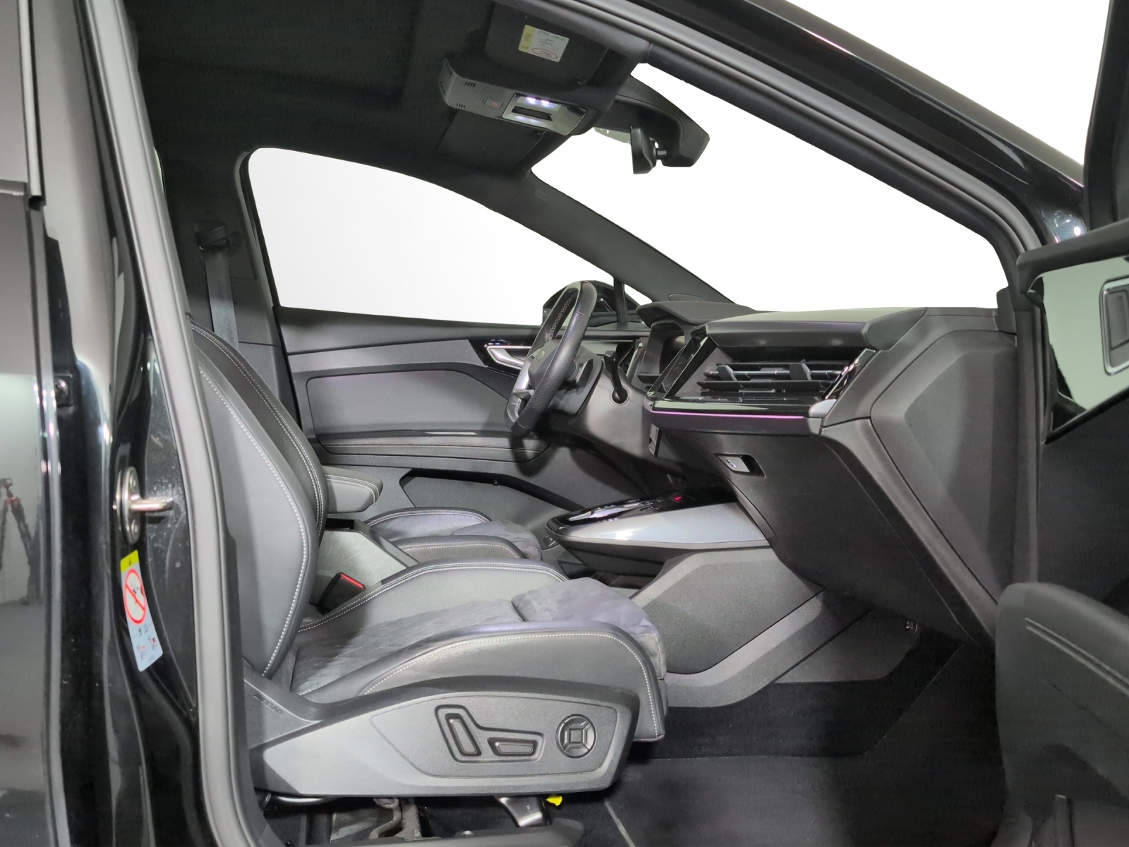 AUDI Q4 e-tron 50 quattro-image-6