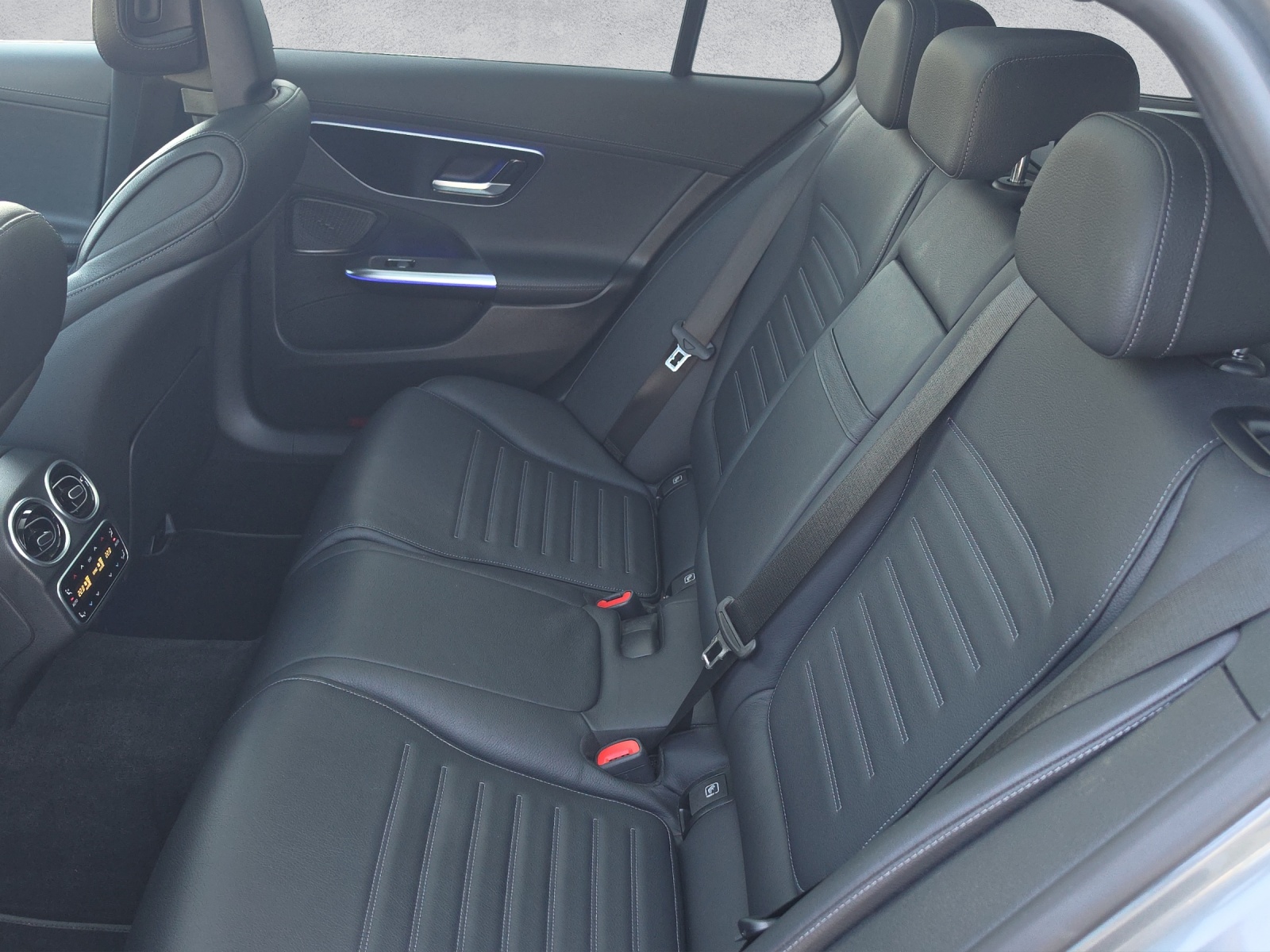 MERCEDES-BENZ C 220 d T 4Matic AMG Line Swiss Star-image-15