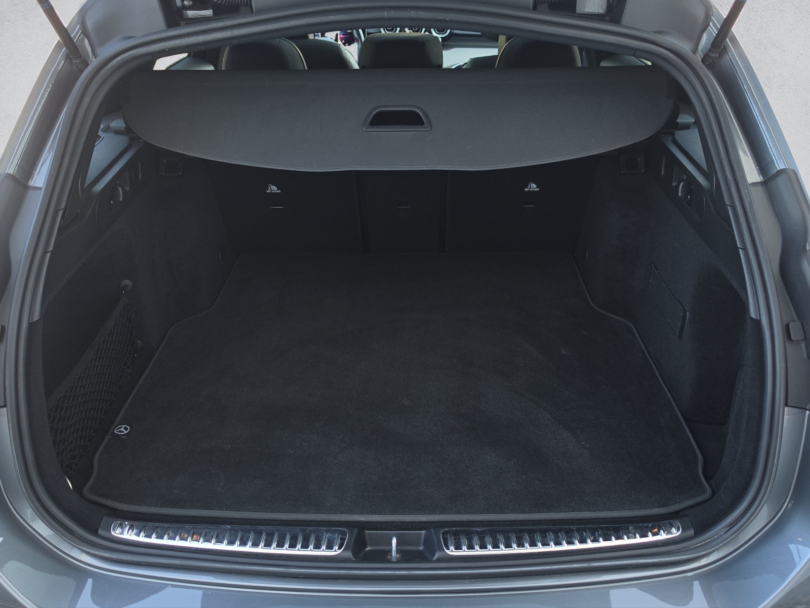 MERCEDES-BENZ C 220 d T 4Matic AMG Line Swiss Star-image-16