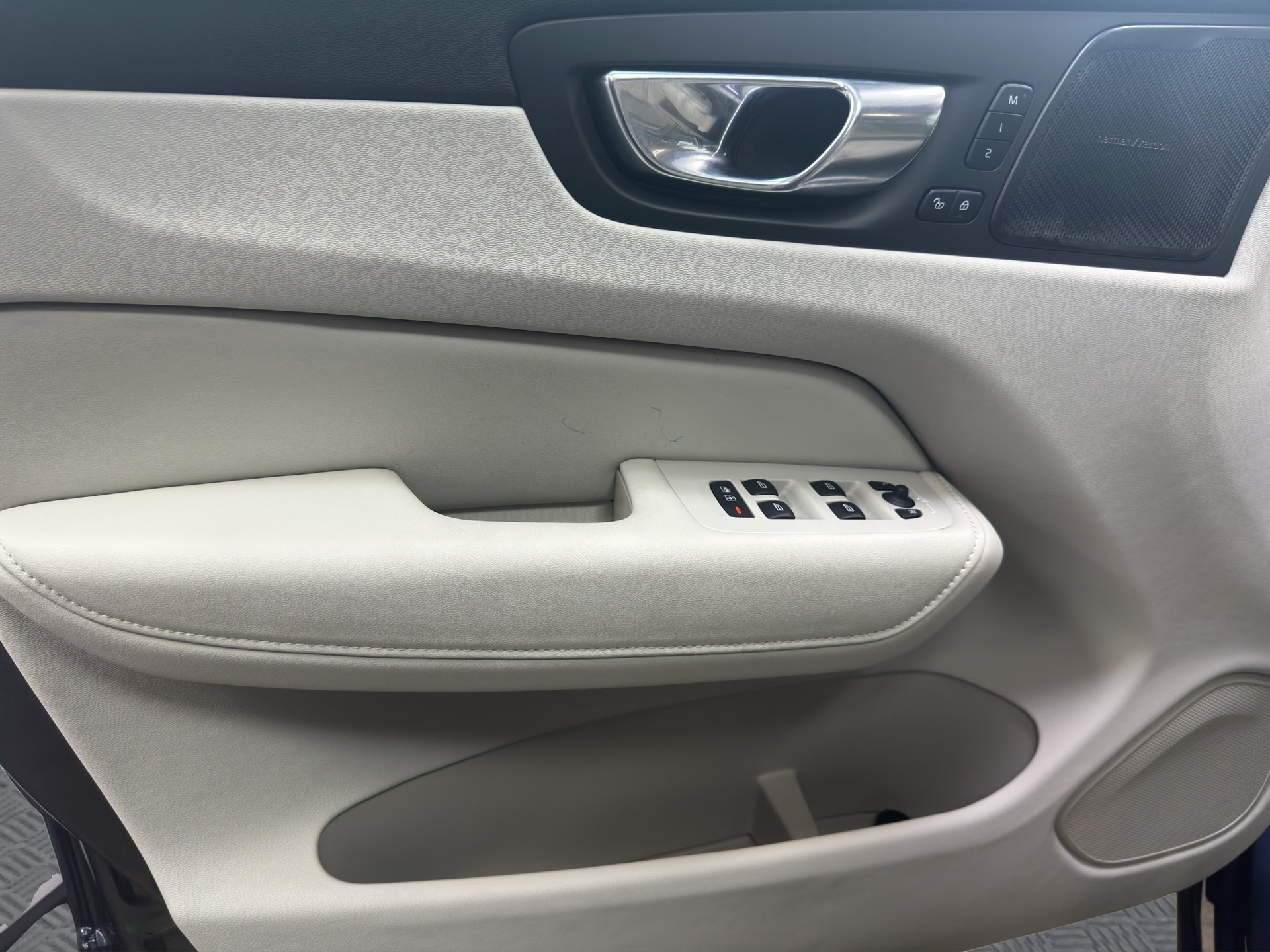 VOLVO XC60 B5 Benzin Mild Hybrid AWD Core Geartronic-image-9