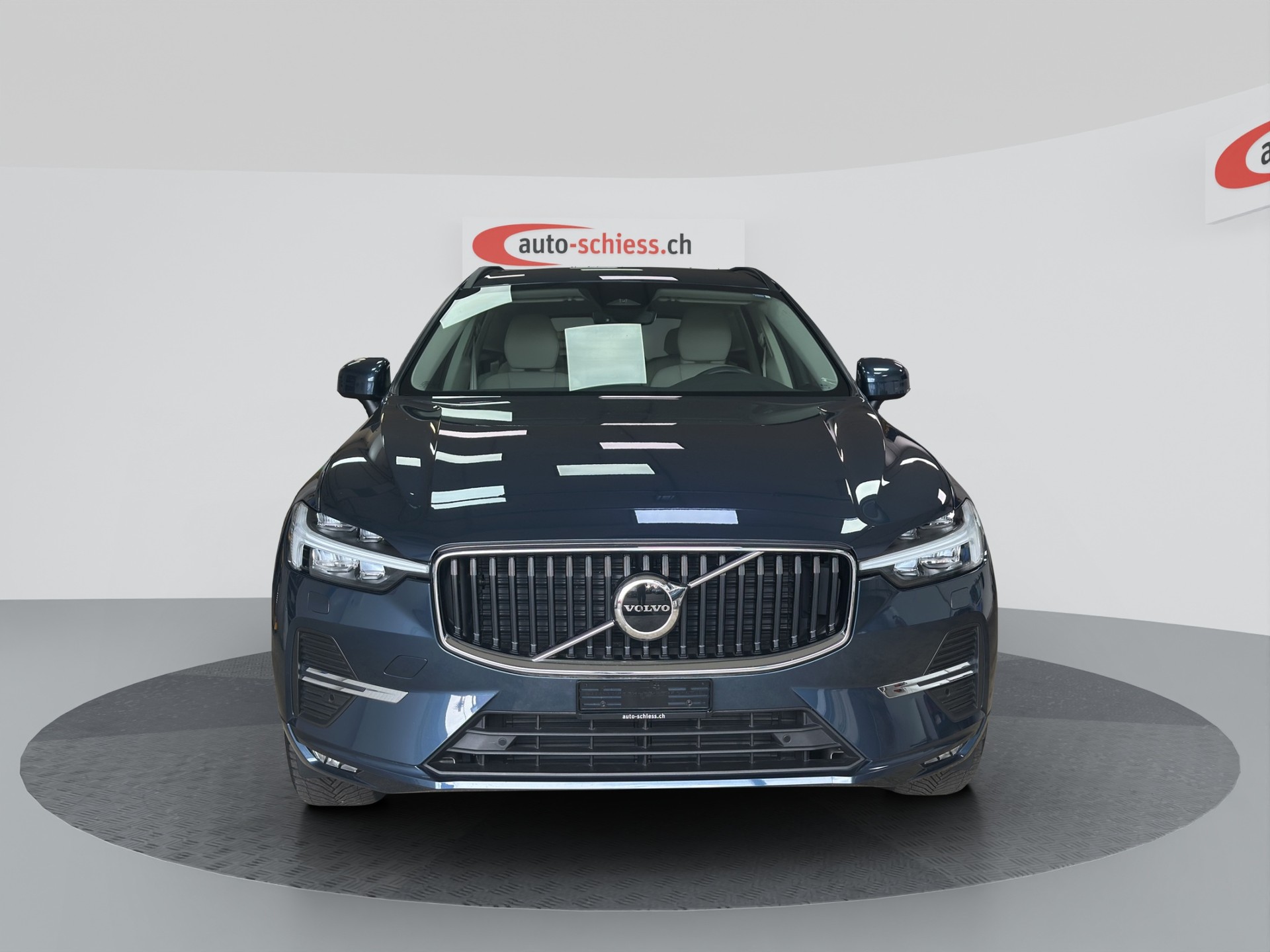 VOLVO XC60 B5 Benzin Mild Hybrid AWD Core Geartronic-showroom-element-1