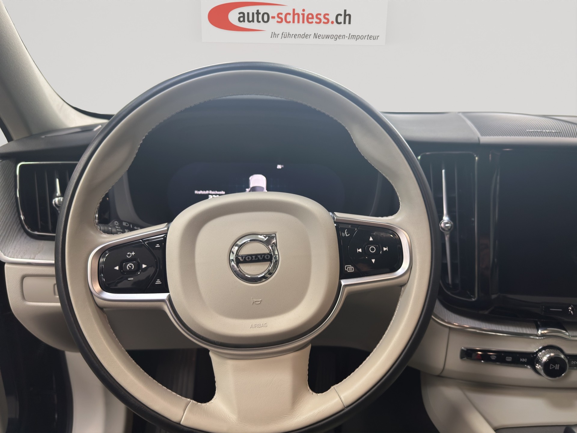 VOLVO XC60 B5 Benzin Mild Hybrid AWD Core Geartronic-image-11