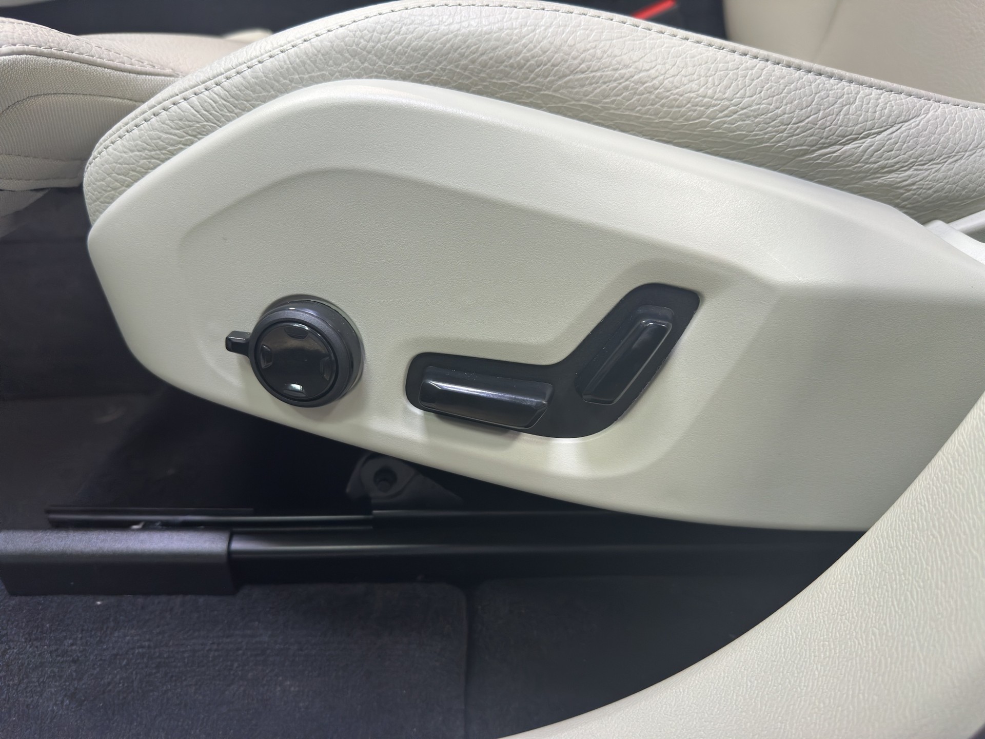 VOLVO XC60 B5 Benzin Mild Hybrid AWD Core Geartronic-image-10