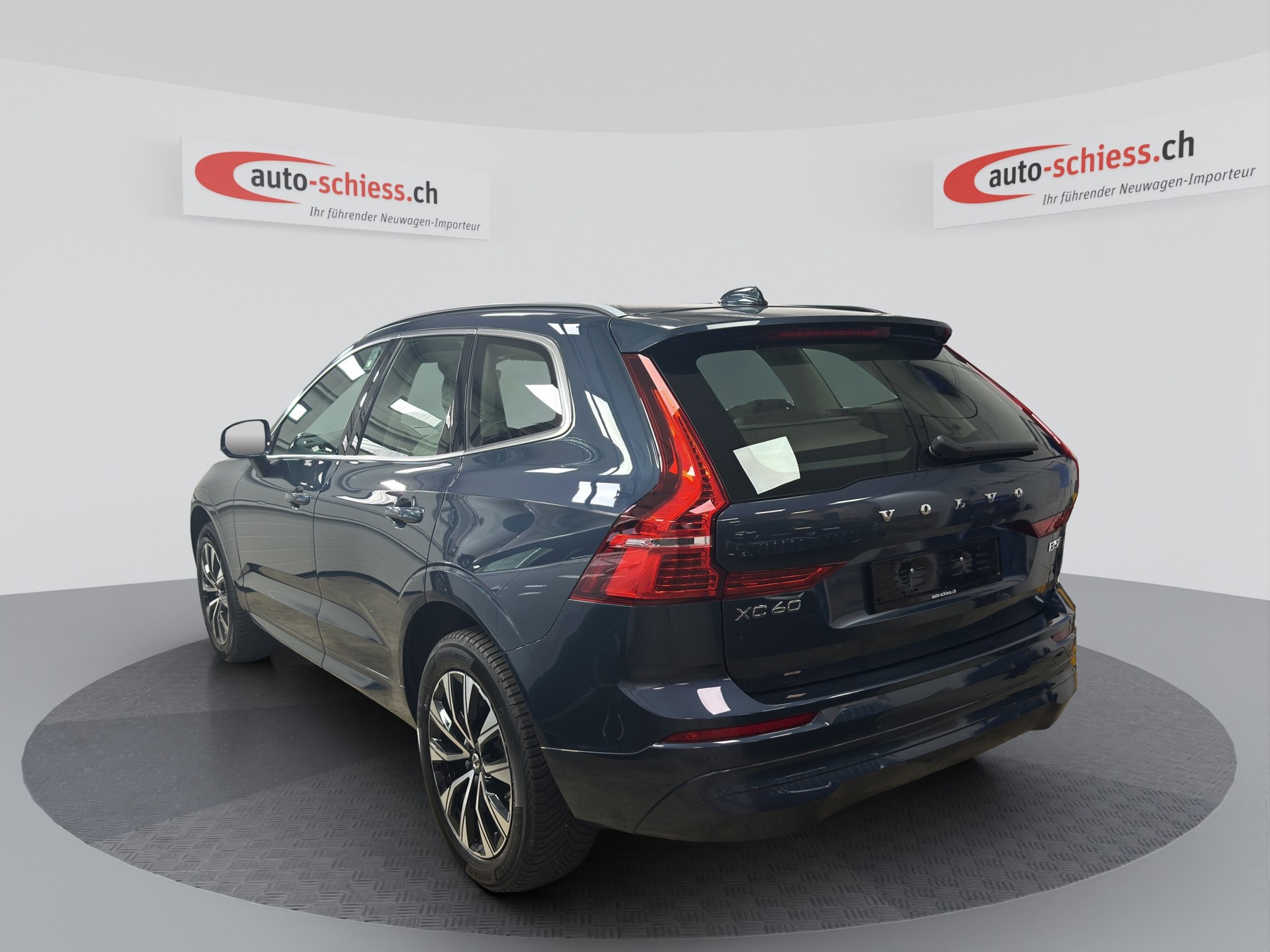VOLVO XC60 B5 Benzin Mild Hybrid AWD Core Geartronic-showroom-element-2